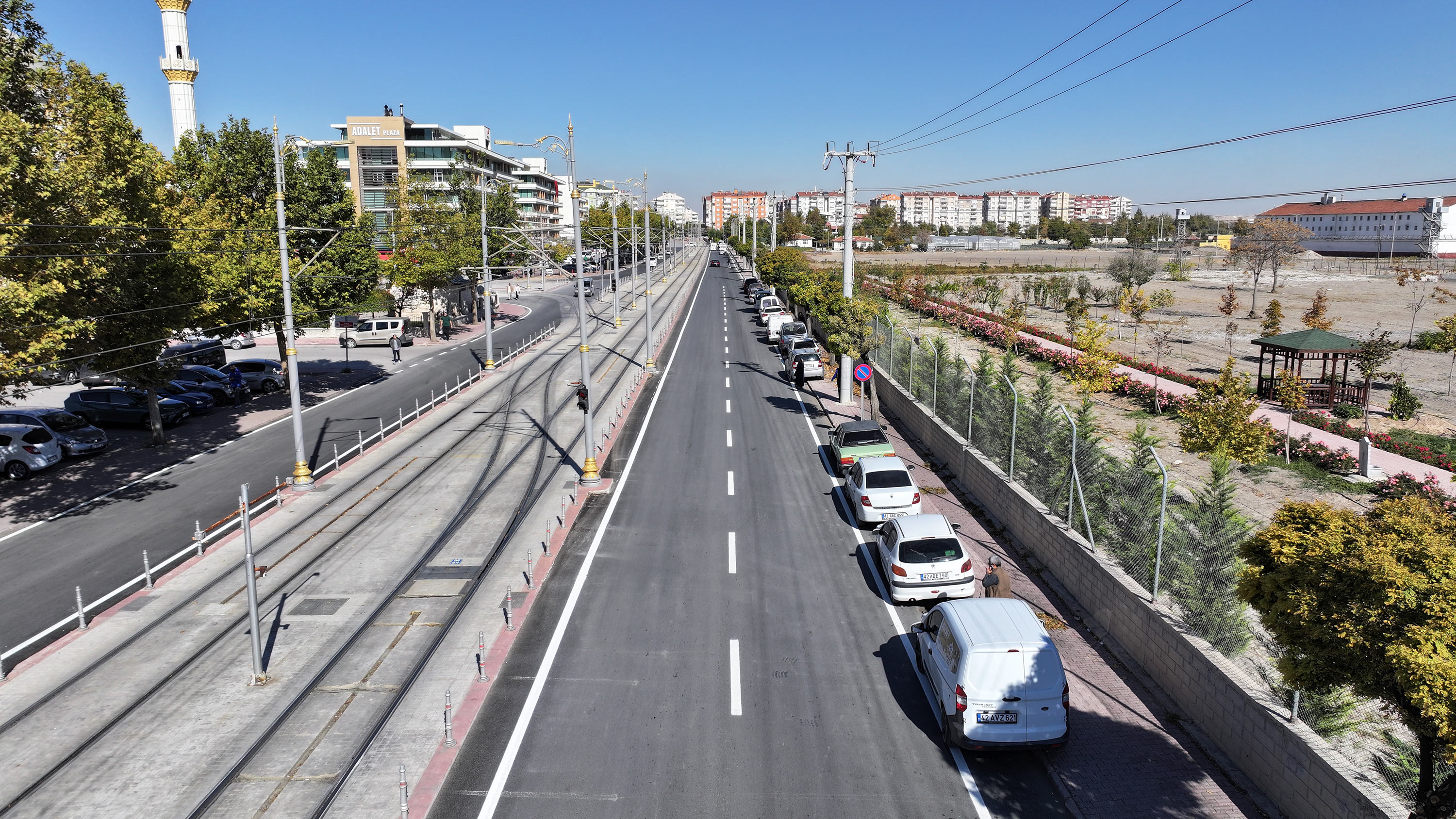 TRAMVAY HATTI ÇALIŞMASI KAPSAMINDA OLAN ŞEHİT BURAK AYDOĞAN CADDESİ ASFALTLANARAK TRAFİĞE AÇILDI