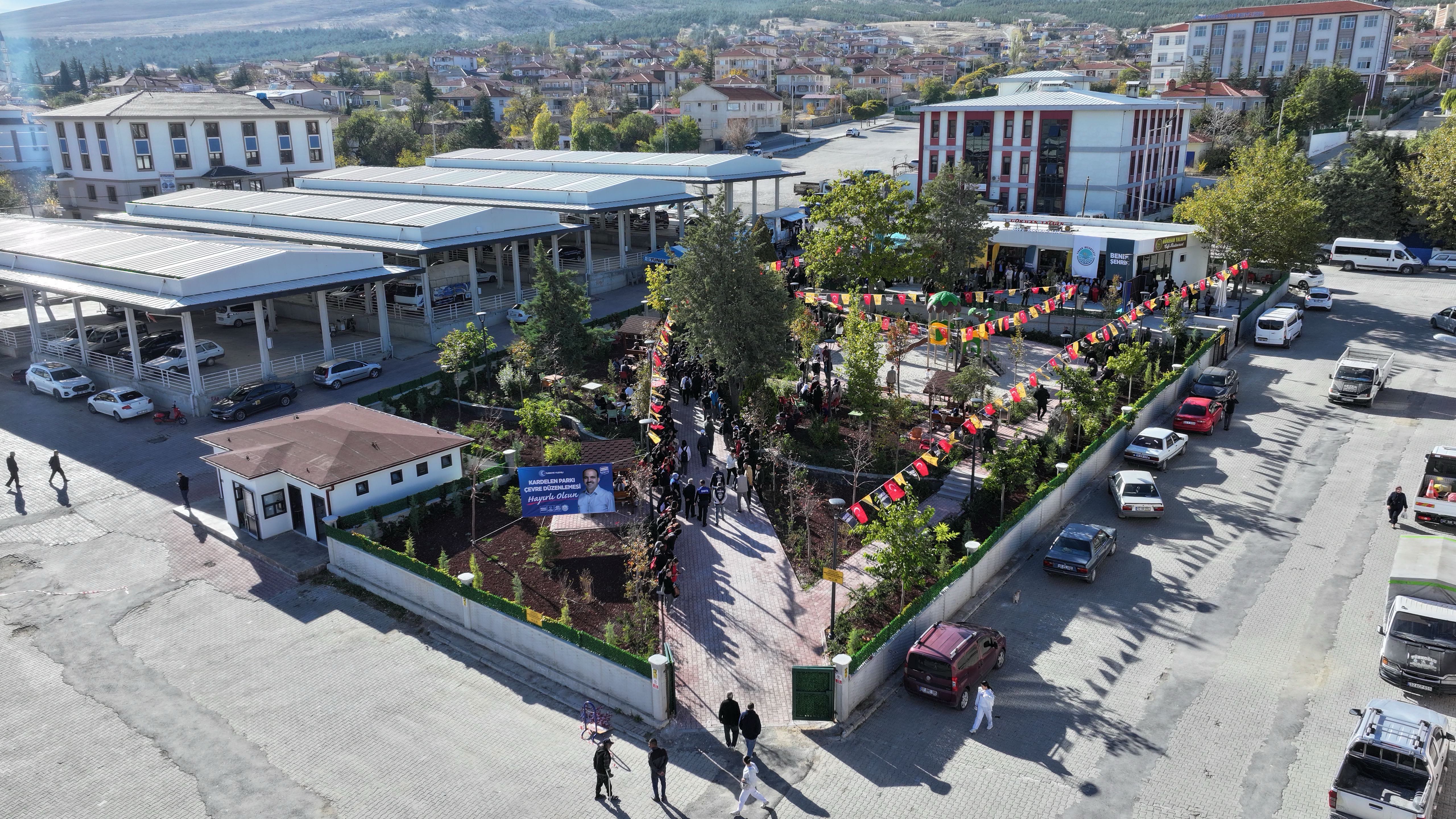 BAŞKAN ALTAY YUNAK’A KAZANDIRILAN PARKIN AÇILIŞINI YAPTI, GENÇLERLE BULUŞTU