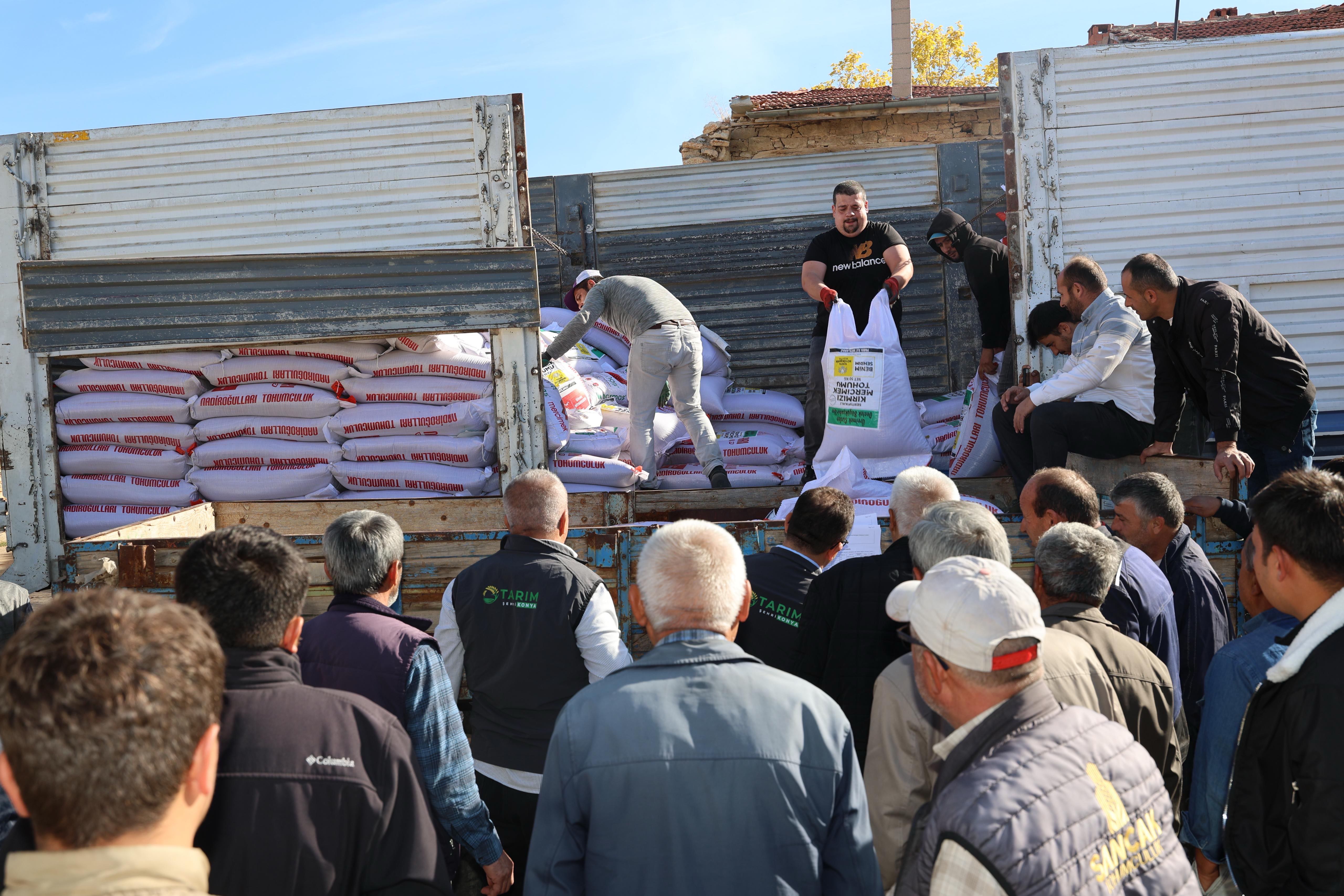 KONYA BÜYÜKŞEHİR’DEN ÇİFTÇİYE KURAKLIĞA DAYANIKLI MERCİMEK TOHUMU DESTEĞİ