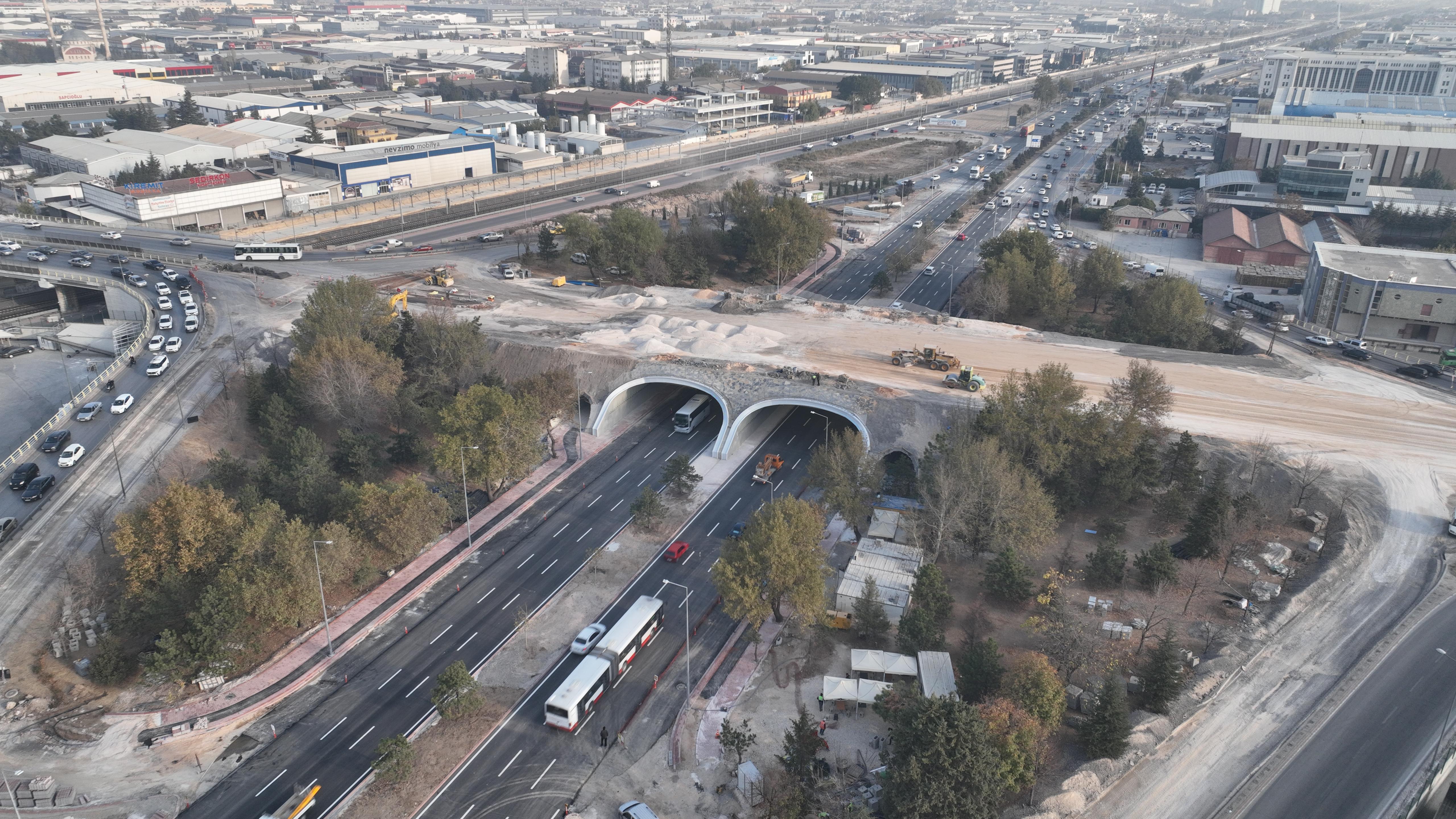 BAŞKAN ALTAY YENİLEME ÇALIŞMASI SÜREN MARANGOZLAR KAVŞAĞI’NIN ALT KISMINI TRAFİĞE AÇTIKLARINI AÇIKLADI