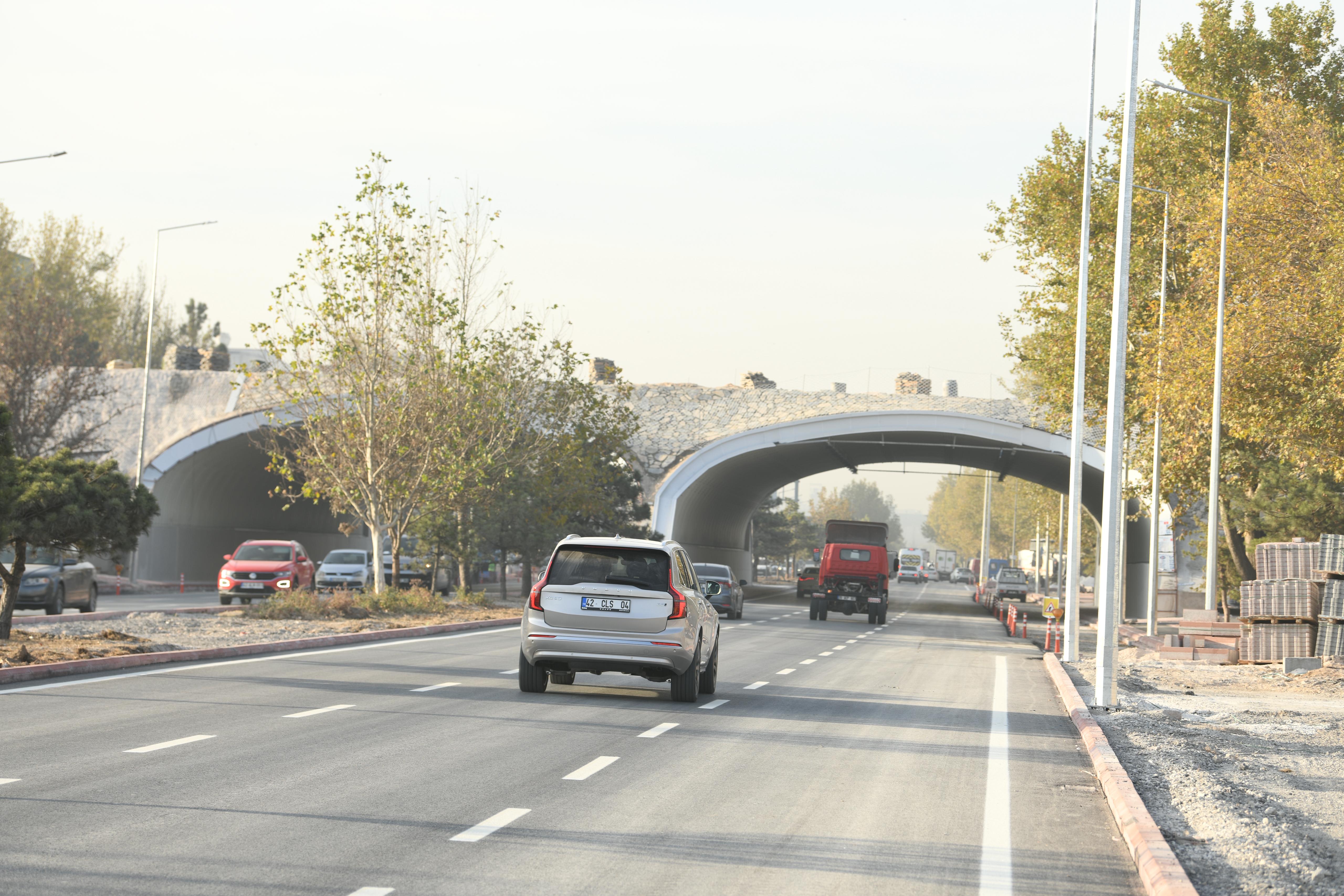 BAŞKAN ALTAY YENİLEME ÇALIŞMASI SÜREN MARANGOZLAR KAVŞAĞI’NIN ALT KISMINI TRAFİĞE AÇTIKLARINI AÇIKLADI