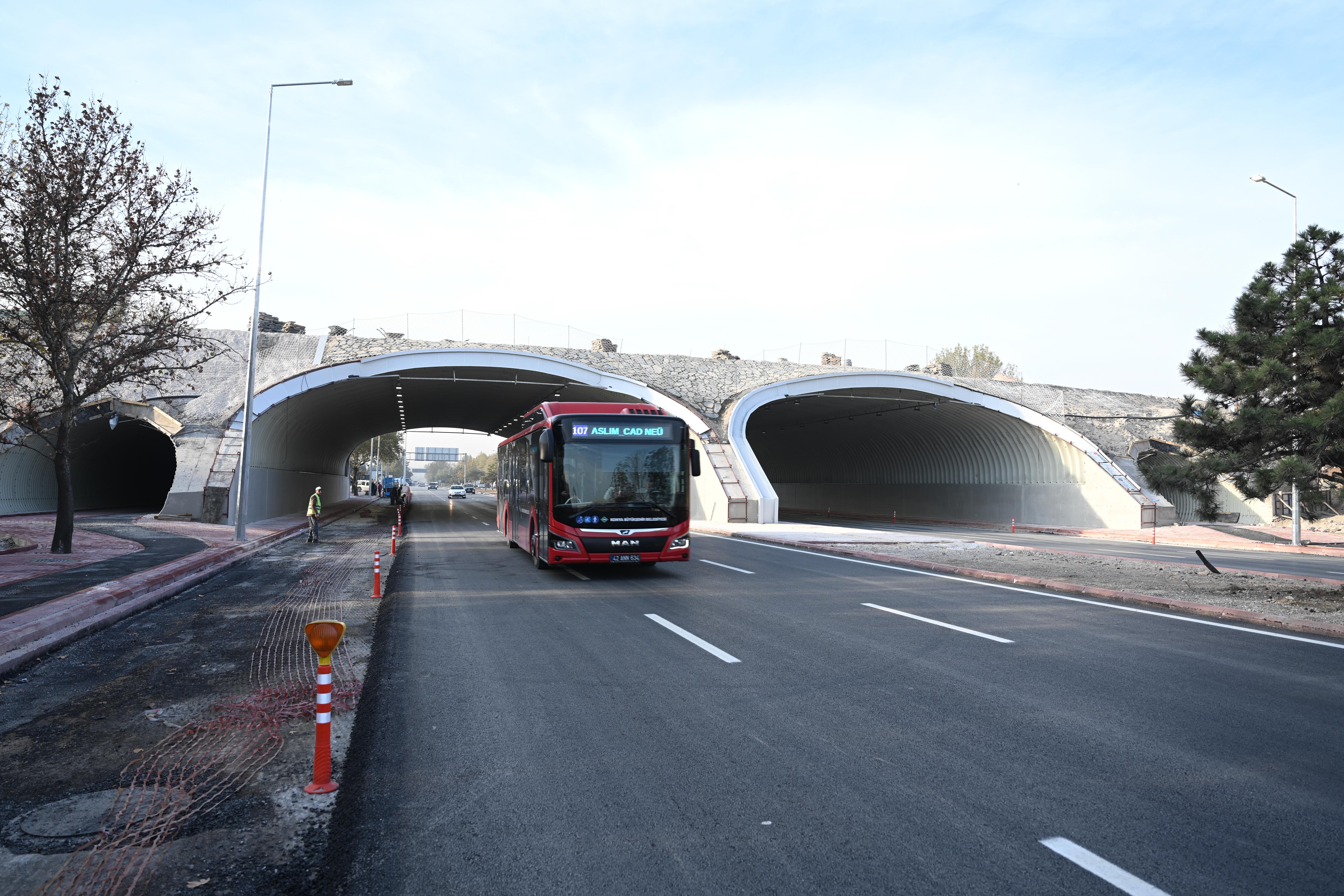 BAŞKAN ALTAY YENİLEME ÇALIŞMASI SÜREN MARANGOZLAR KAVŞAĞI’NIN ALT KISMINI TRAFİĞE AÇTIKLARINI AÇIKLADI