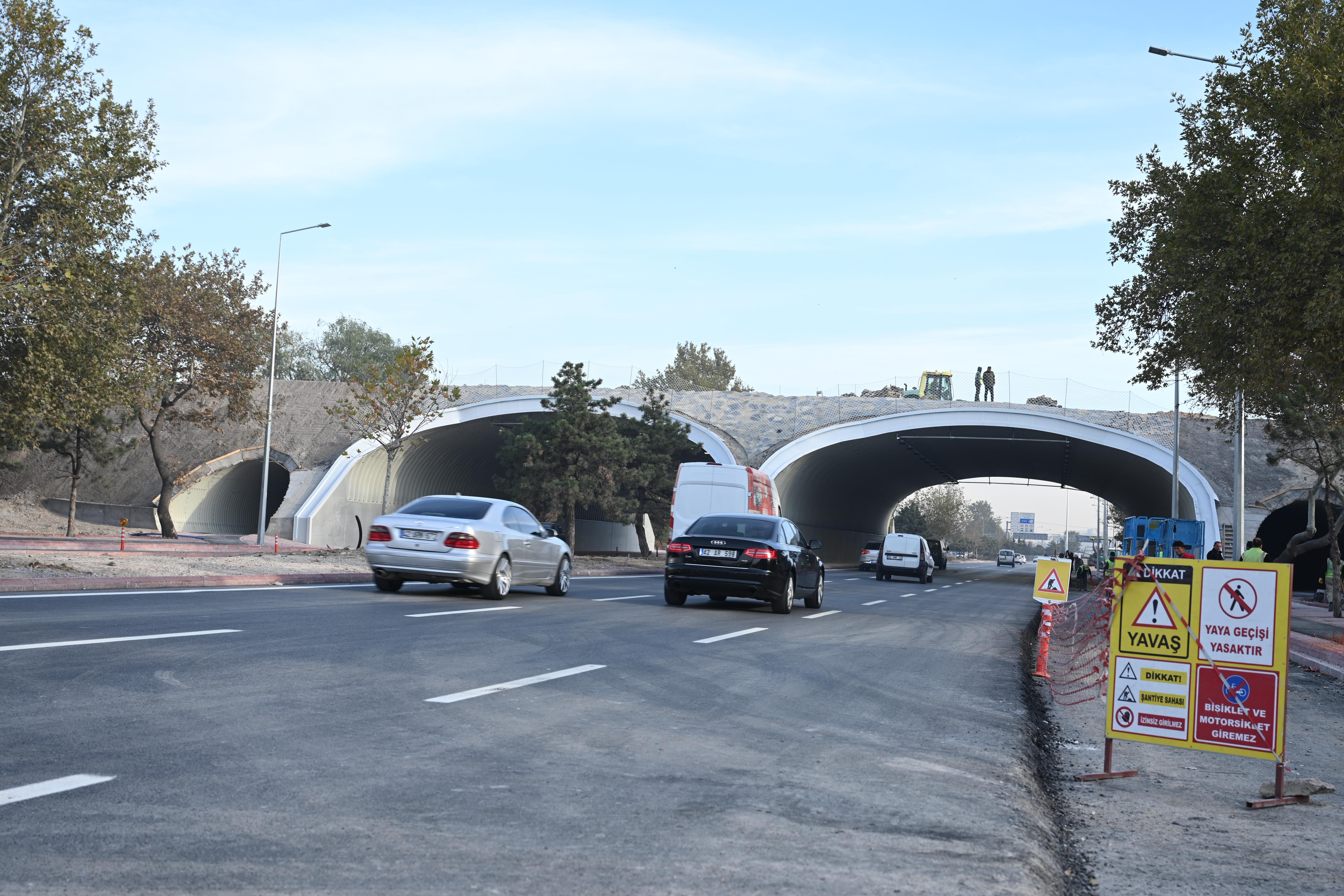 BAŞKAN ALTAY YENİLEME ÇALIŞMASI SÜREN MARANGOZLAR KAVŞAĞI’NIN ALT KISMINI TRAFİĞE AÇTIKLARINI AÇIKLADI