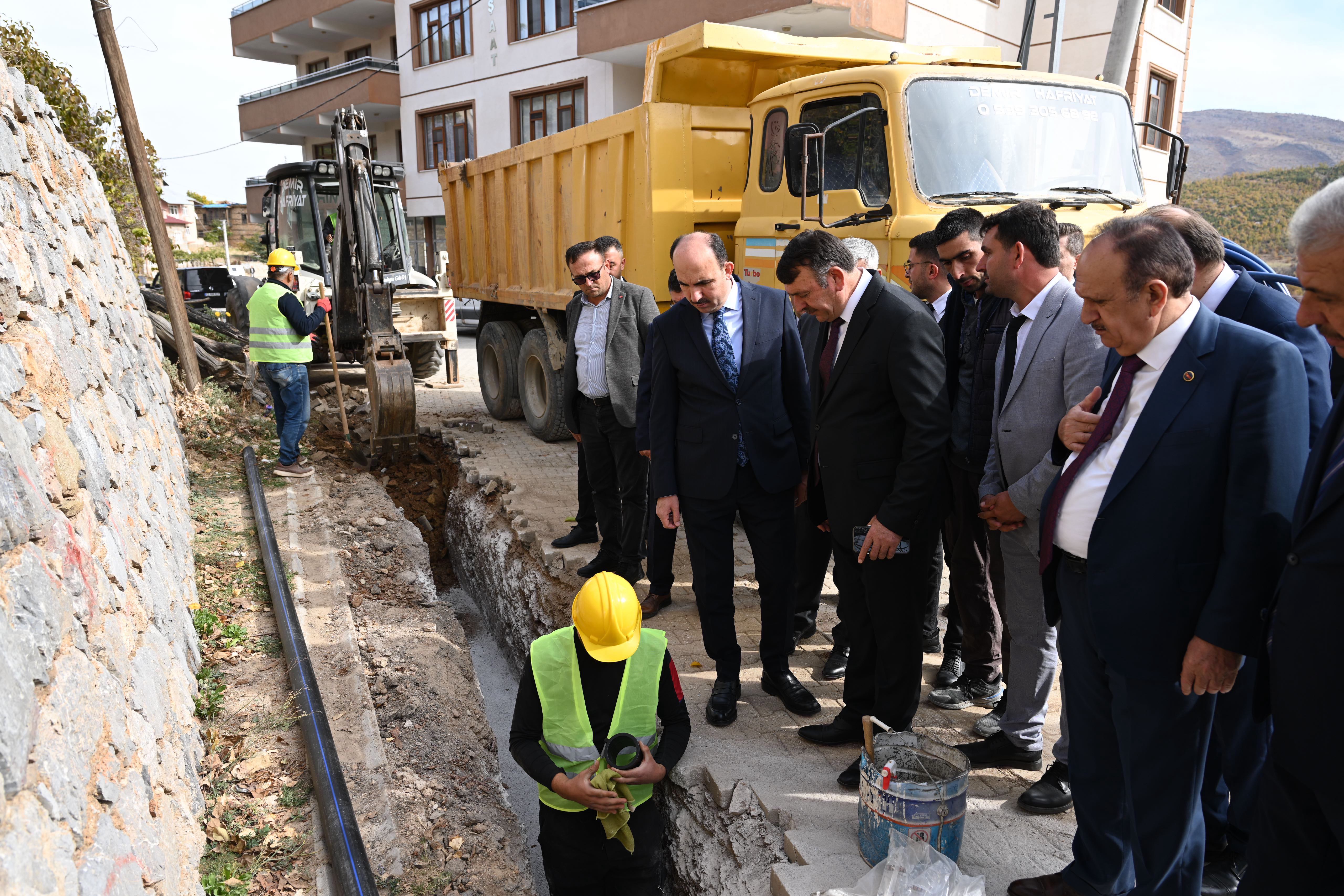 BAŞKAN ALTAY HADİM’DE YATIRIM İNCELEMESİ YAPARAK ZİYARETLER GERÇEKLEŞTİRDİ