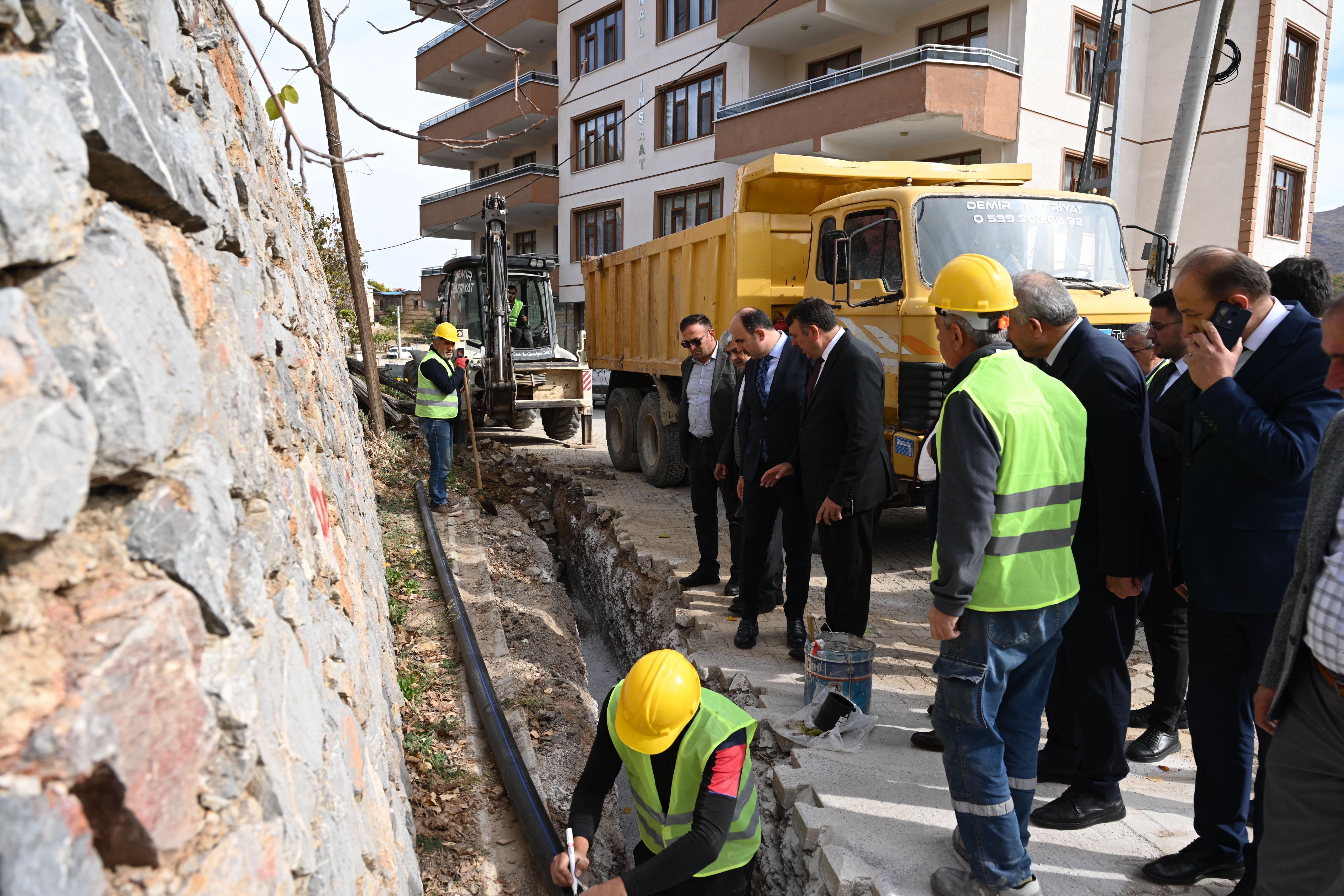 BAŞKAN ALTAY HADİM’DE YATIRIM İNCELEMESİ YAPARAK ZİYARETLER GERÇEKLEŞTİRDİ