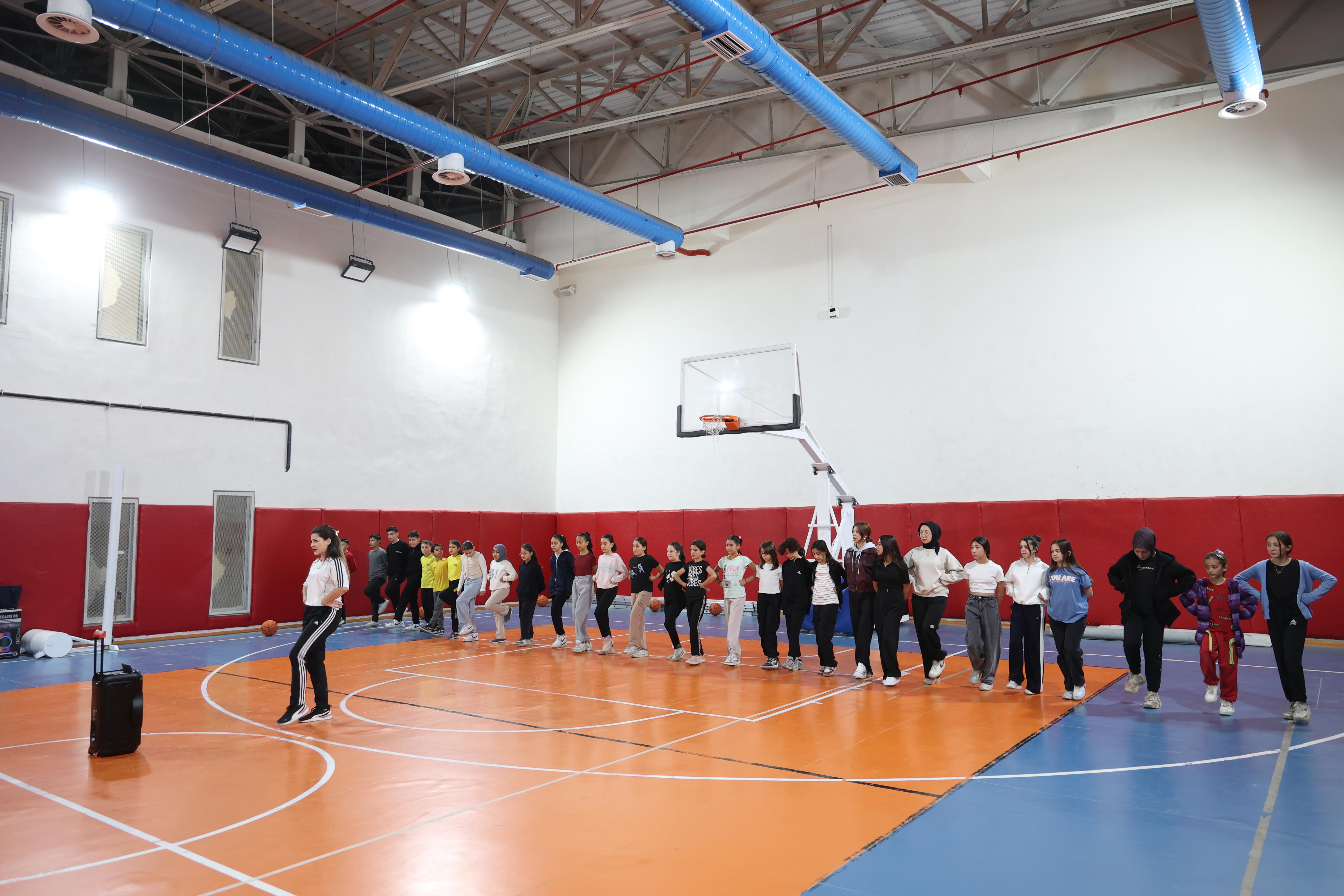 BAŞKAN ALTAY: “28 İLÇEMİZDE KIŞ SPOR OKULUMUZA KATILAN 13 BİN ÖĞRENCİMİZE BAŞARILAR DİLİYORUM”