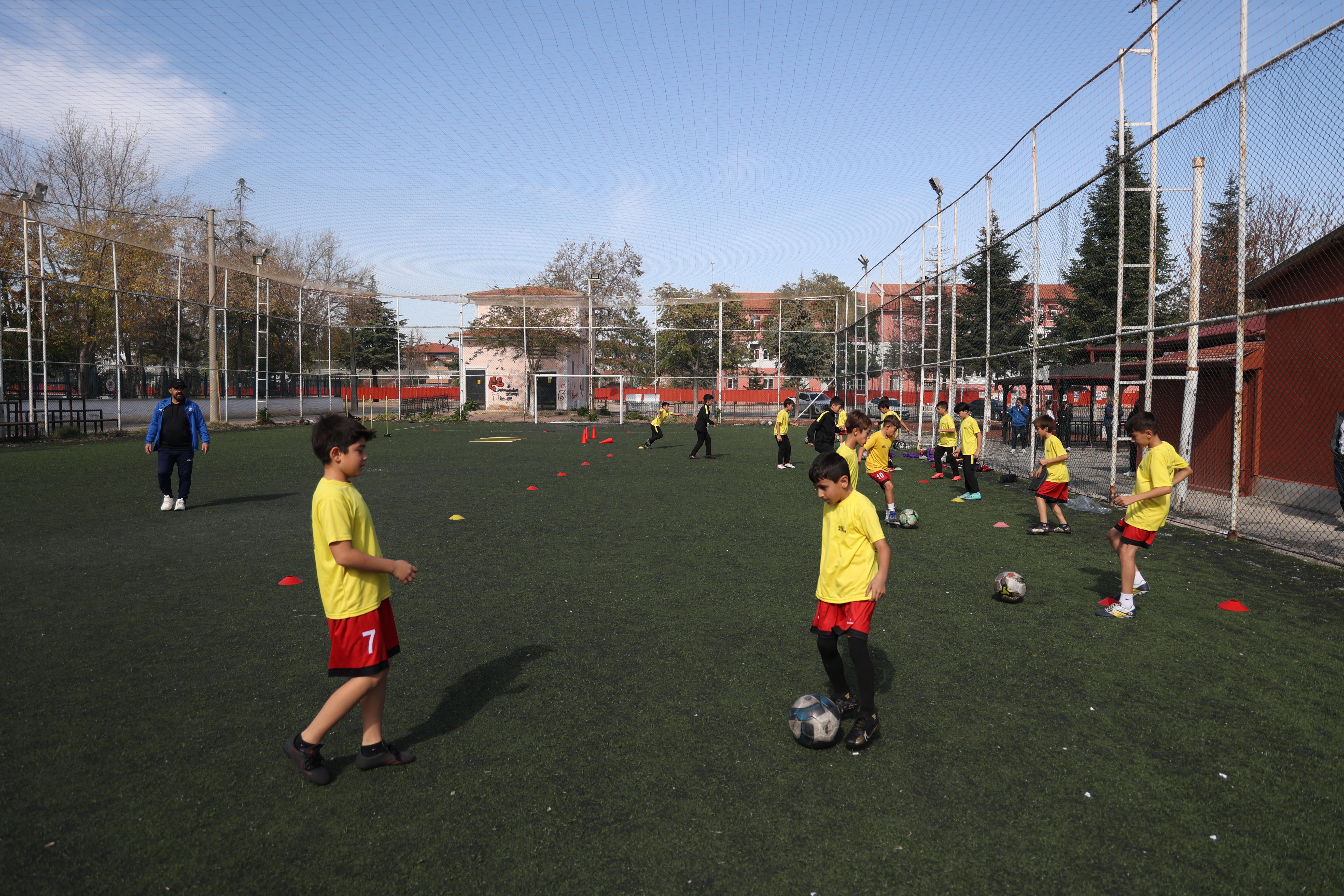 BAŞKAN ALTAY: “28 İLÇEMİZDE KIŞ SPOR OKULUMUZA KATILAN 13 BİN ÖĞRENCİMİZE BAŞARILAR DİLİYORUM”