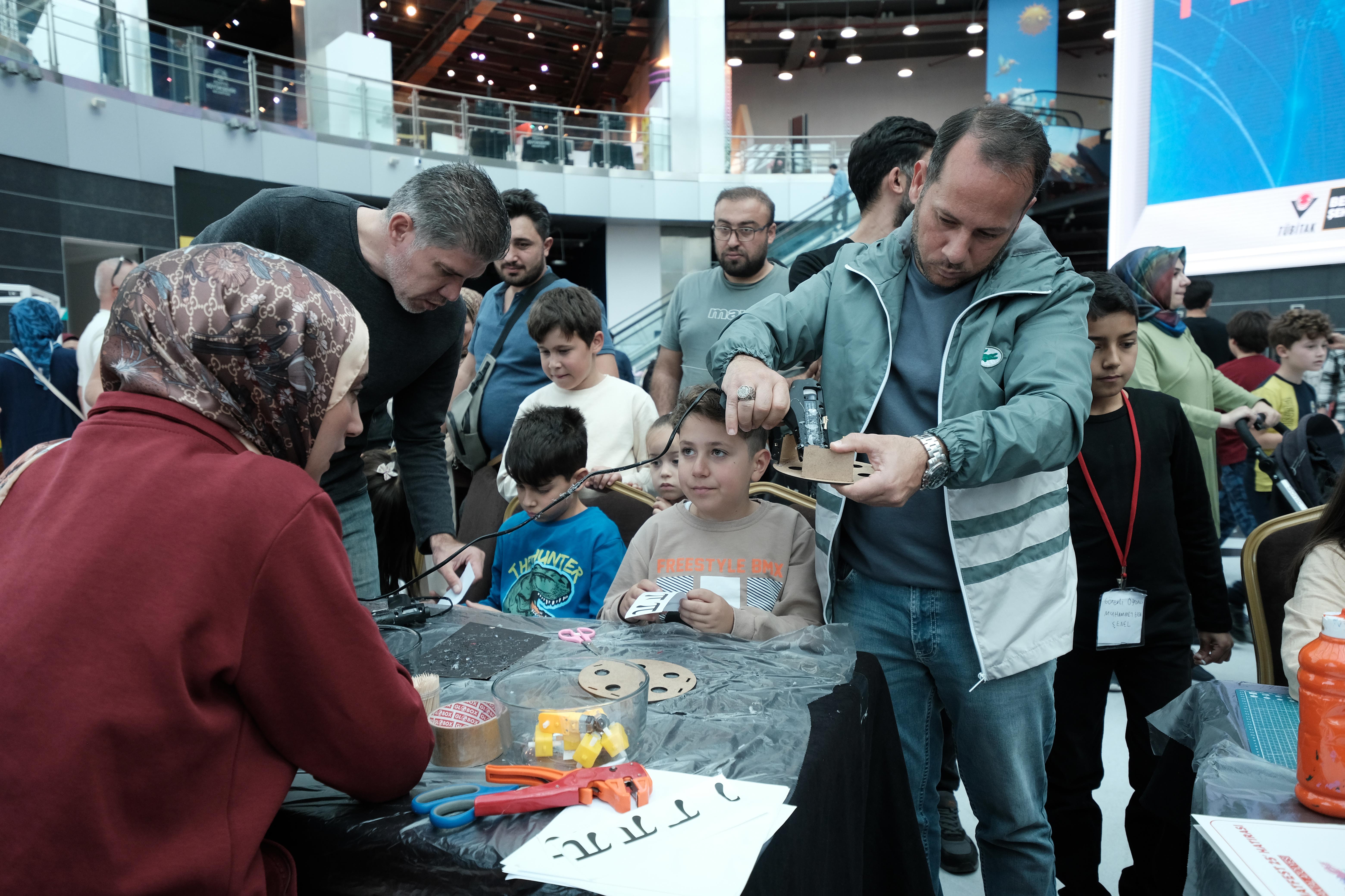 BAŞKAN ALTAY TÜM ÖĞRENCİLERİ ARA TATİL BOYUNCA BİLİM MERKEZİ’NDEKİ “MATEMATİK HAFTASI” ETKİNLİKLERİNE DAVET ETTİ