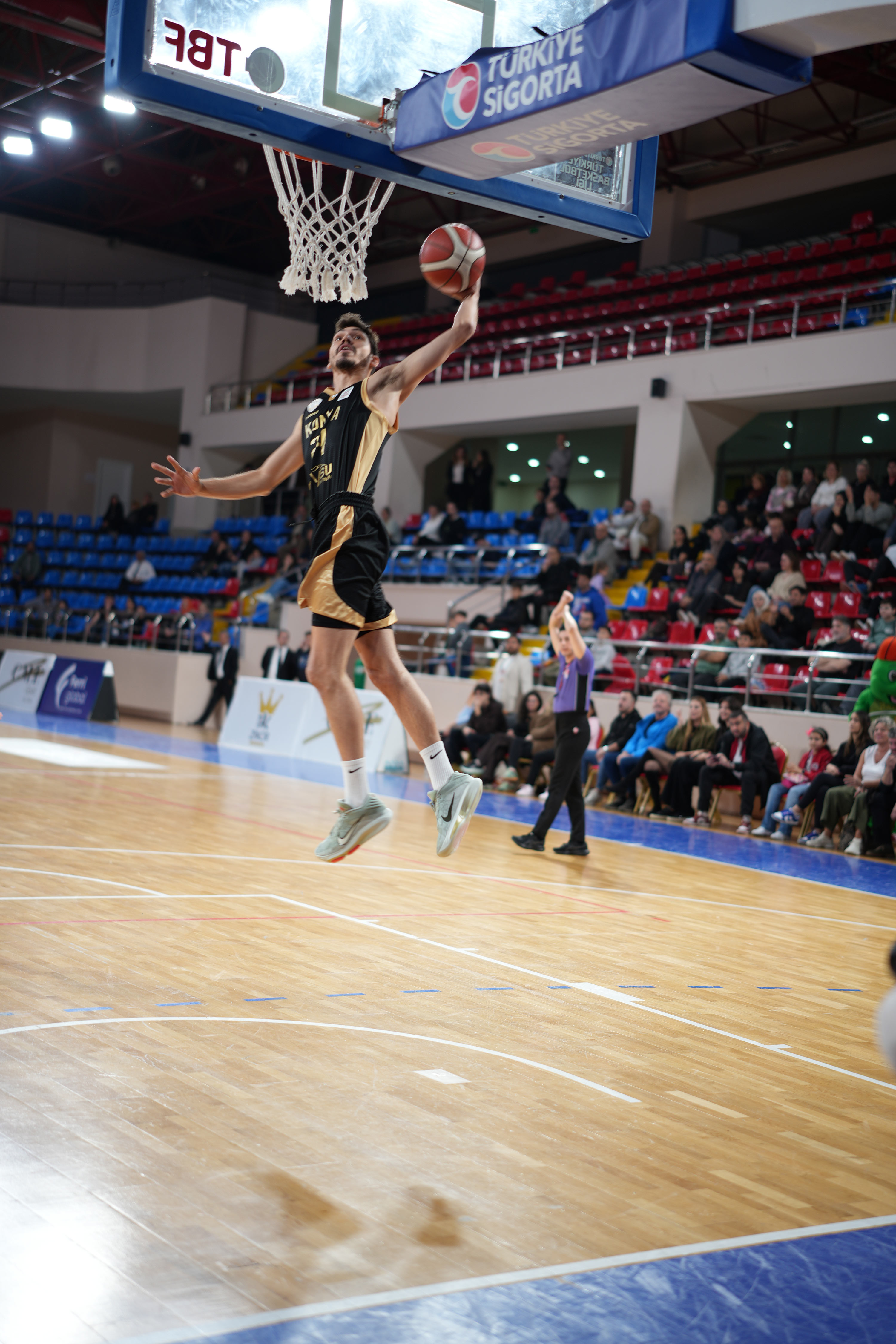 BÜYÜKŞEHİR’DEN ZİRVE YARIŞINDA DEPLASMANDA KRİTİK GALİBİYET