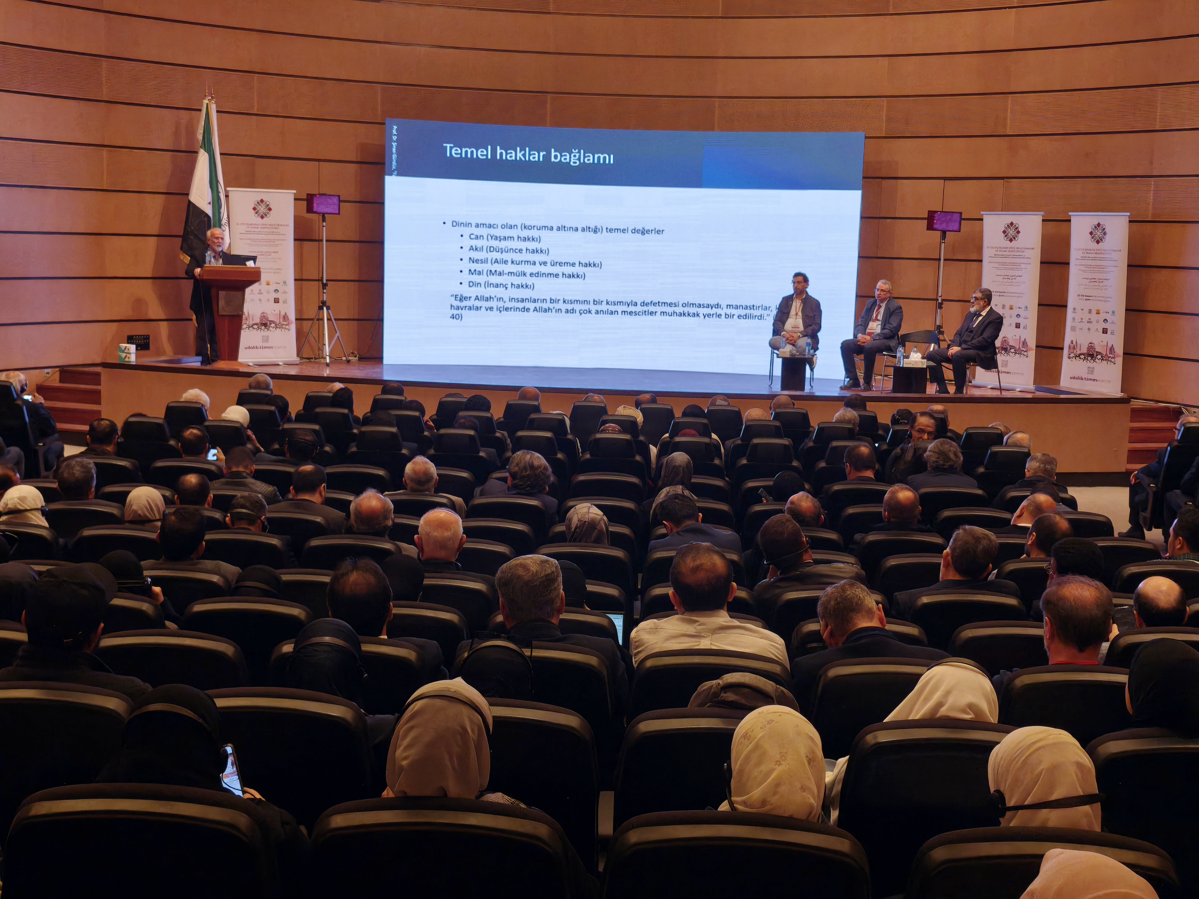 BAŞKAN ALTAY ŞAM’DA DÜZENLENEN 10. ULUSLARARASI DİNİ ARAŞTIRMALAR VE İNSAN SEMPOZYUMU’NDA KONUŞTU: “İNŞALLAH SEMPOZYUMUN 11.SİNİ GAZZE’DE, 12.SİNİ DE KUDÜS’TE YAPMAYI RABBİM BİZE GÖSTERSİN”