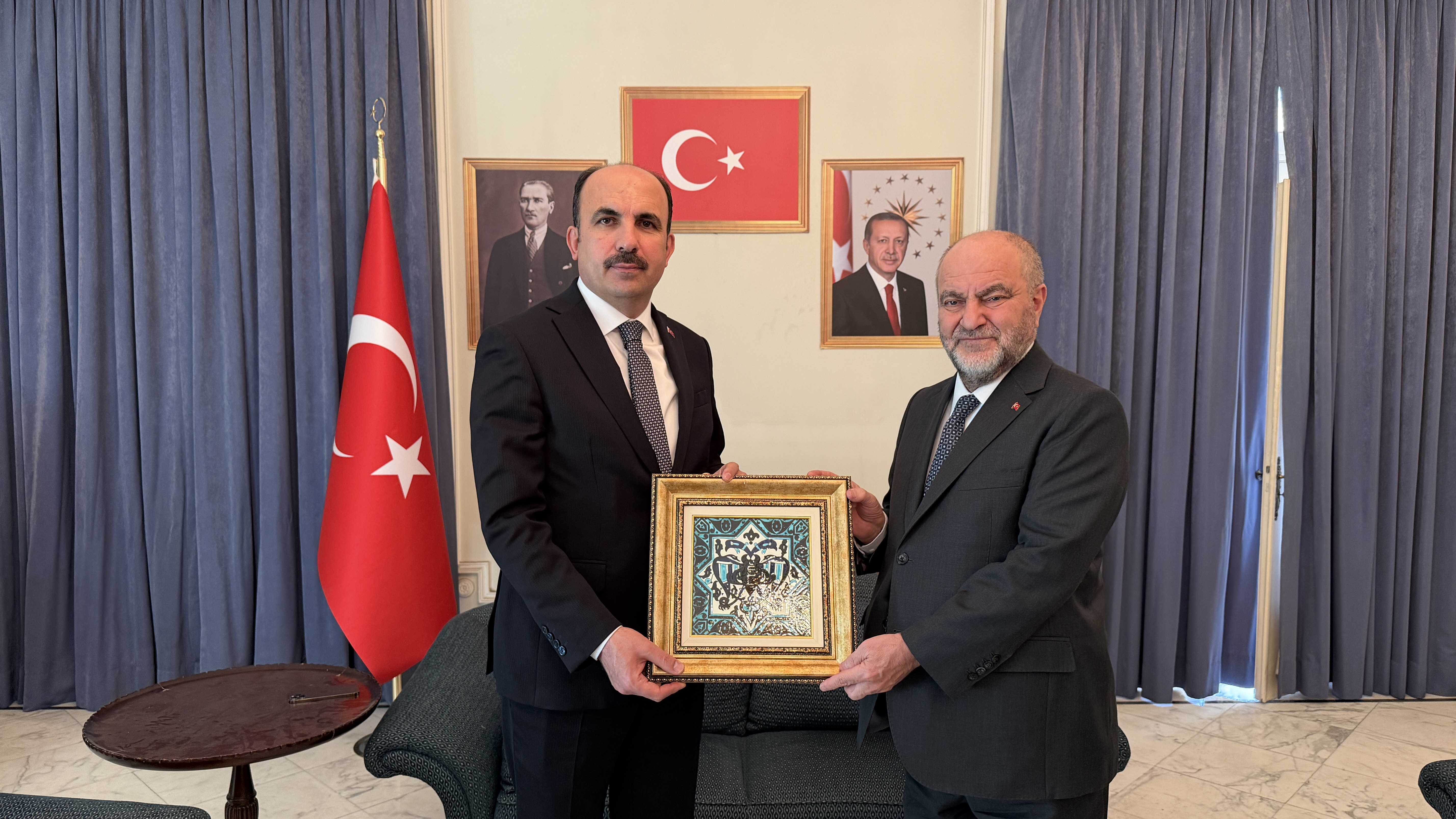 BAŞKAN ALTAY ŞAM’DA DÜZENLENEN 10. ULUSLARARASI DİNİ ARAŞTIRMALAR VE İNSAN SEMPOZYUMU’NDA KONUŞTU: “İNŞALLAH SEMPOZYUMUN 11.SİNİ GAZZE’DE, 12.SİNİ DE KUDÜS’TE YAPMAYI RABBİM BİZE GÖSTERSİN”