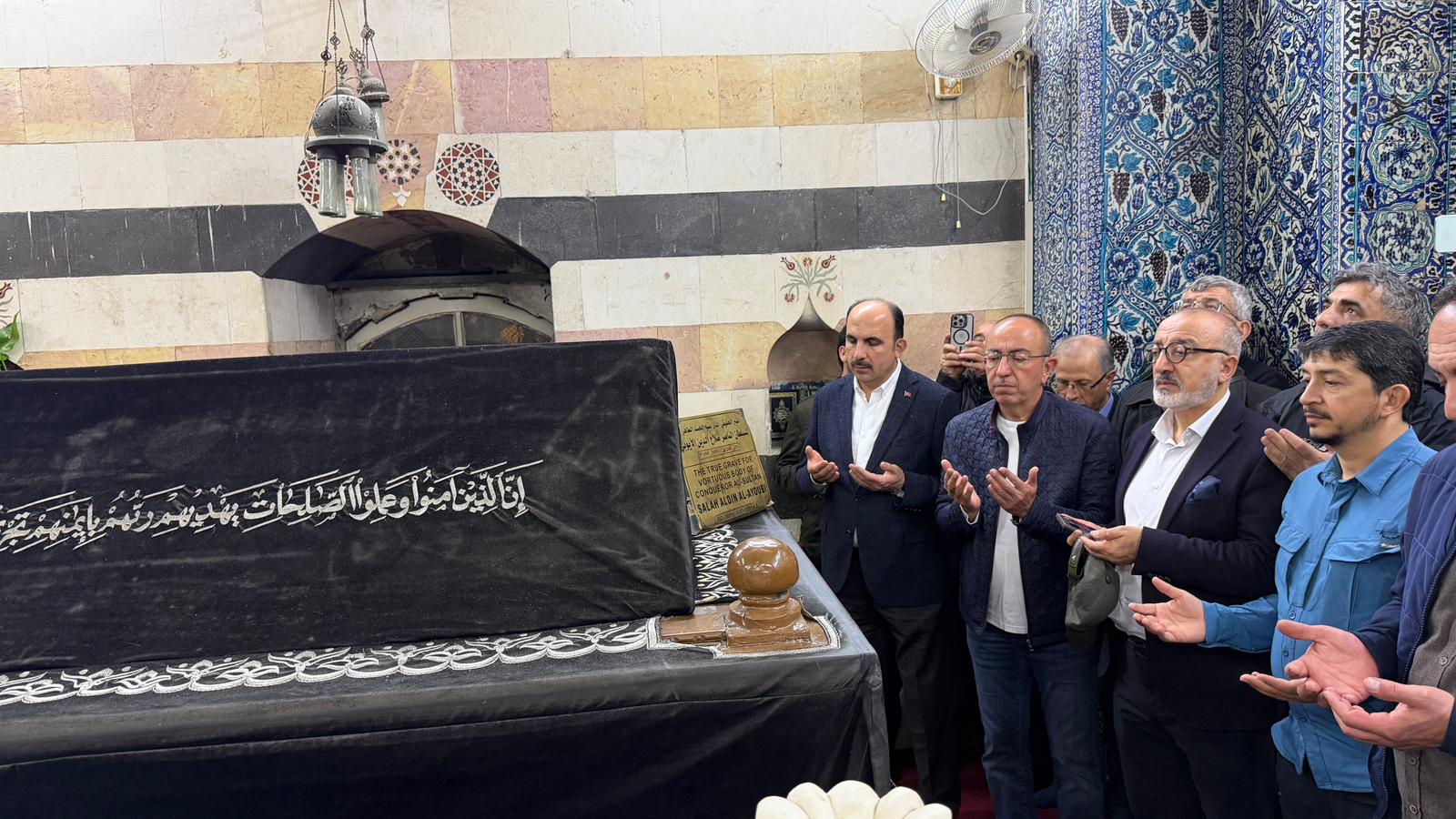 BAŞKAN ALTAY ŞAM’DA DÜZENLENEN 10. ULUSLARARASI DİNİ ARAŞTIRMALAR VE İNSAN SEMPOZYUMU’NDA KONUŞTU: “İNŞALLAH SEMPOZYUMUN 11.SİNİ GAZZE’DE, 12.SİNİ DE KUDÜS’TE YAPMAYI RABBİM BİZE GÖSTERSİN”