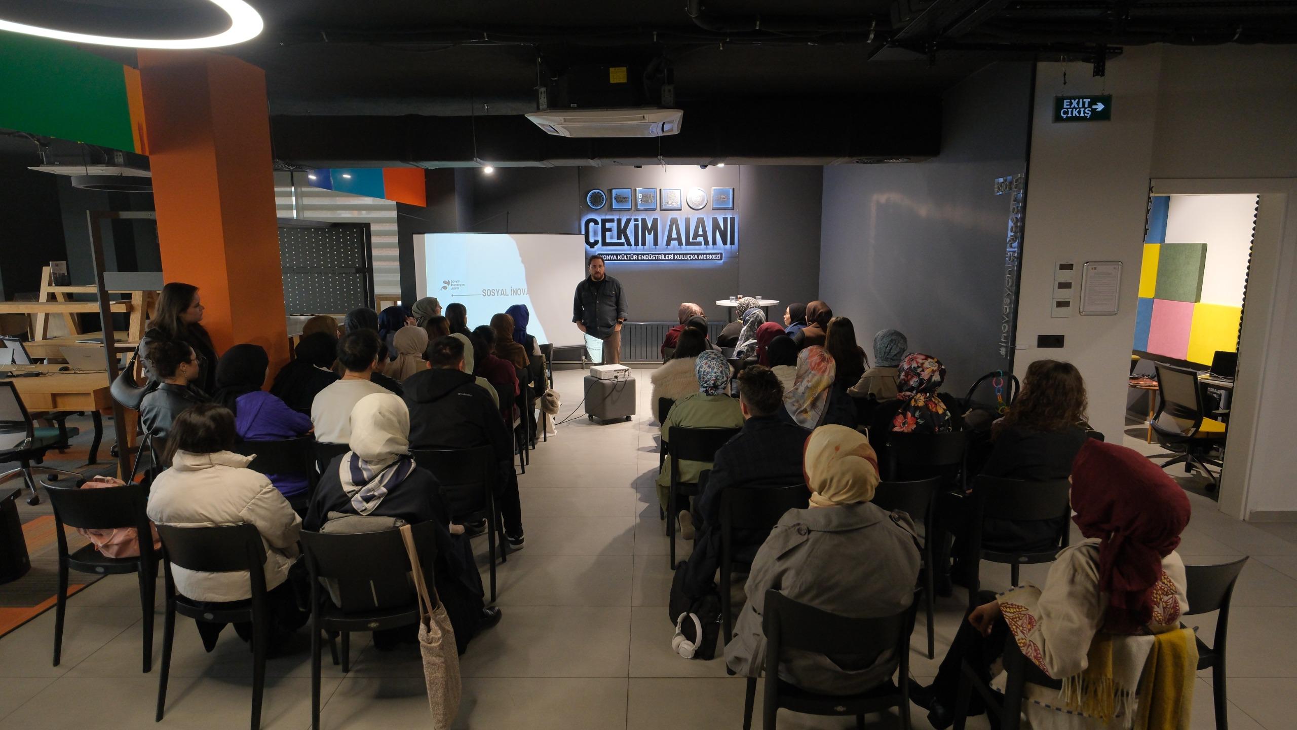 SİA’DA “MEKÂN, HAFIZA VE KADINLAR PAZARI” KİTAP GALASI GERÇEKLEŞTİRİLDİ