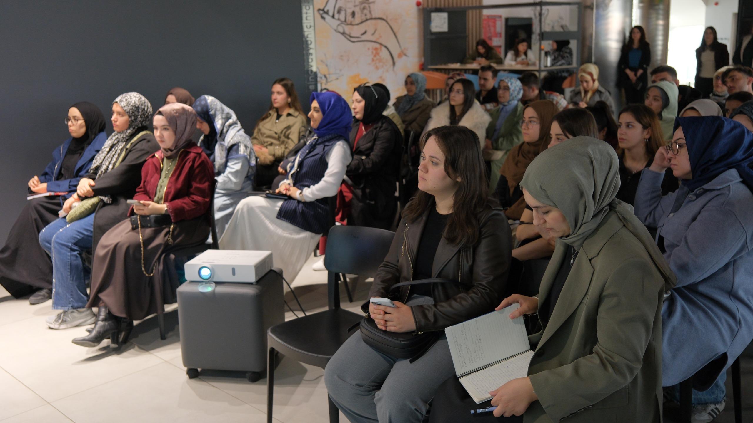 SİA’DA “MEKÂN, HAFIZA VE KADINLAR PAZARI” KİTAP GALASI GERÇEKLEŞTİRİLDİ