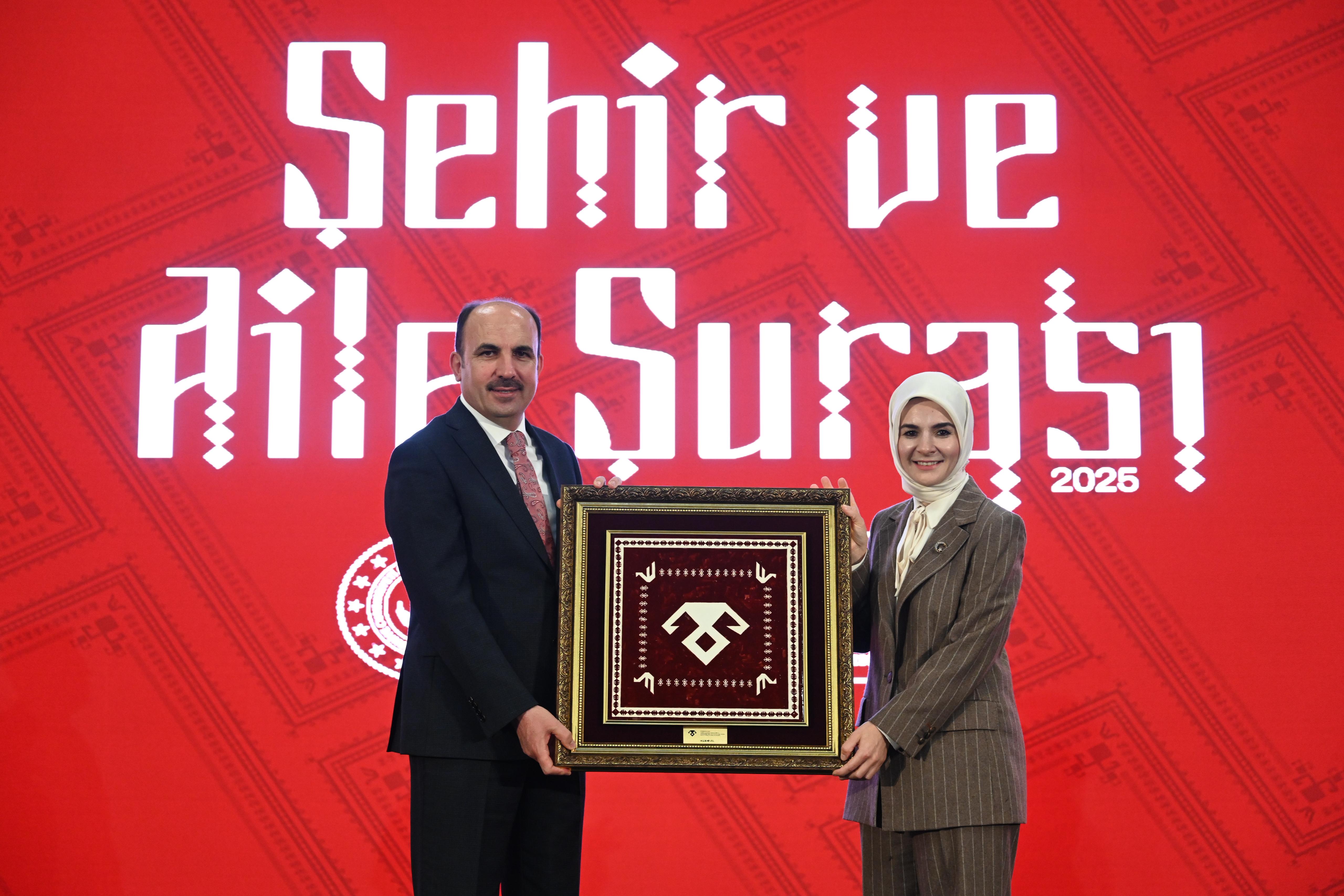 BAKAN GÖKTAŞ: “KONYA AİLE DOSTU ŞEHİRCİLİK ANLAYIŞINDA ÖRNEK GÖSTERİLECEK BİR TECRÜBEYE SAHİP”