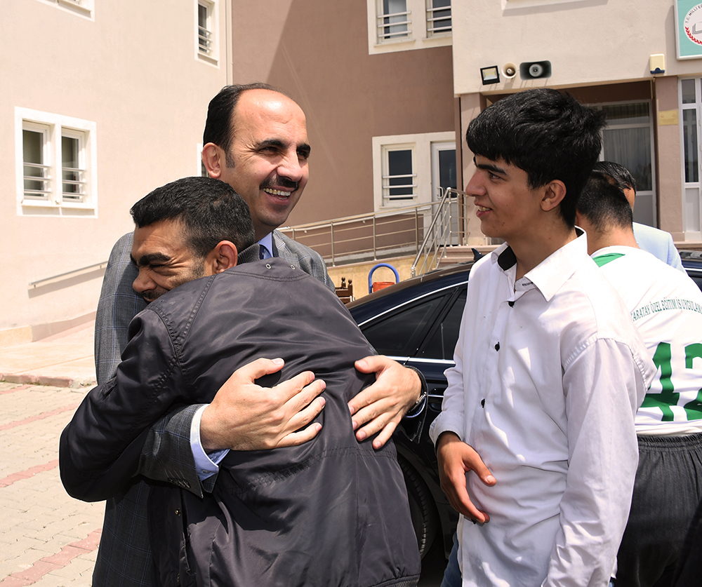 BAŞKAN ALTAY: “ÖZEL GEREKSİNİMLİ KARDEŞLERİMİZİN BAŞARI VE CESARETİNİN HERKESE İLHAM KAYNAĞI OLMASINI DİLİYORUM”