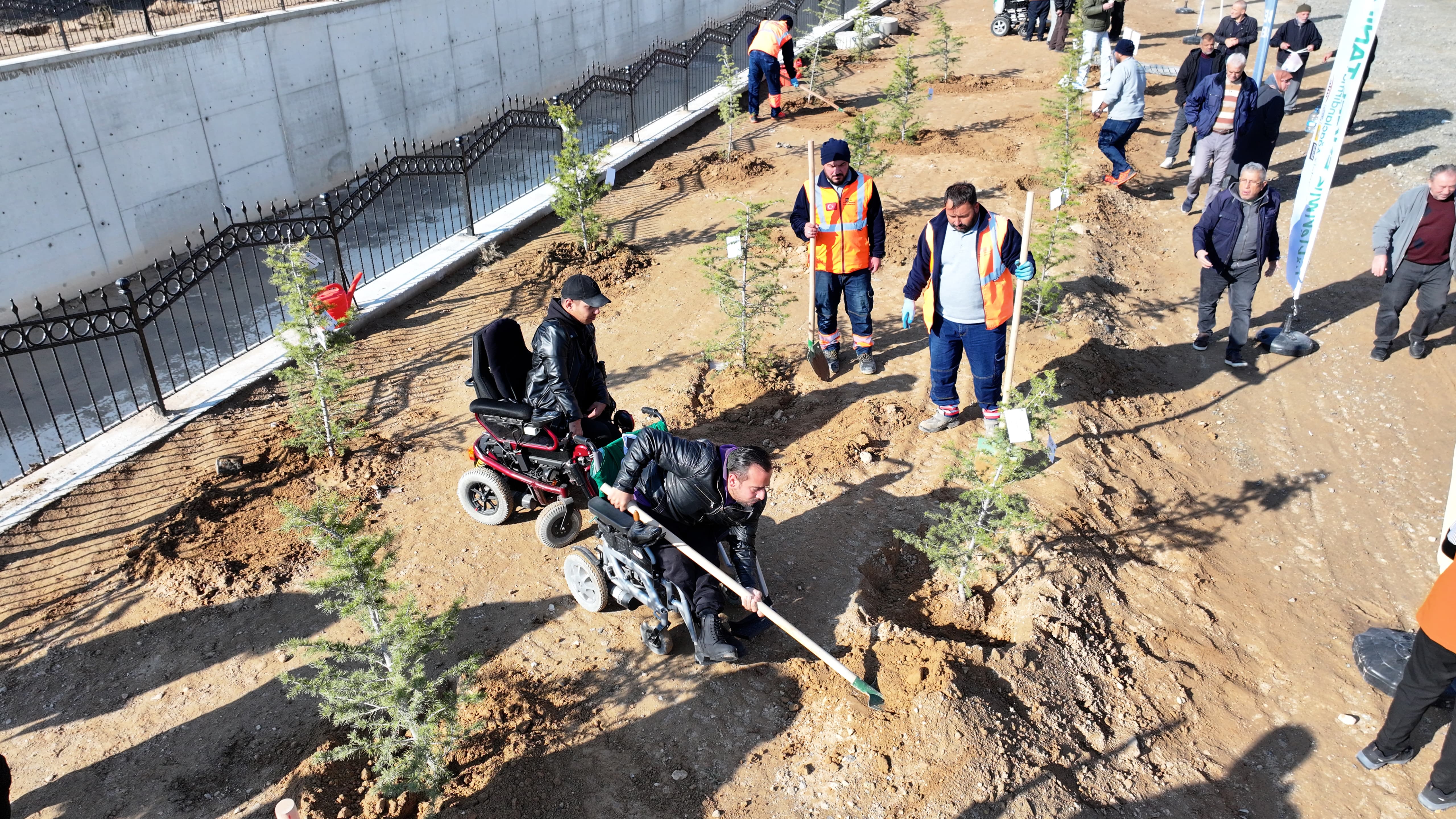 KONYA BÜYÜKŞEHİR ÖZEL ÖĞRENCİLER FİDAN DİKİM ETKİNLİĞİ DÜZENLEDİ
