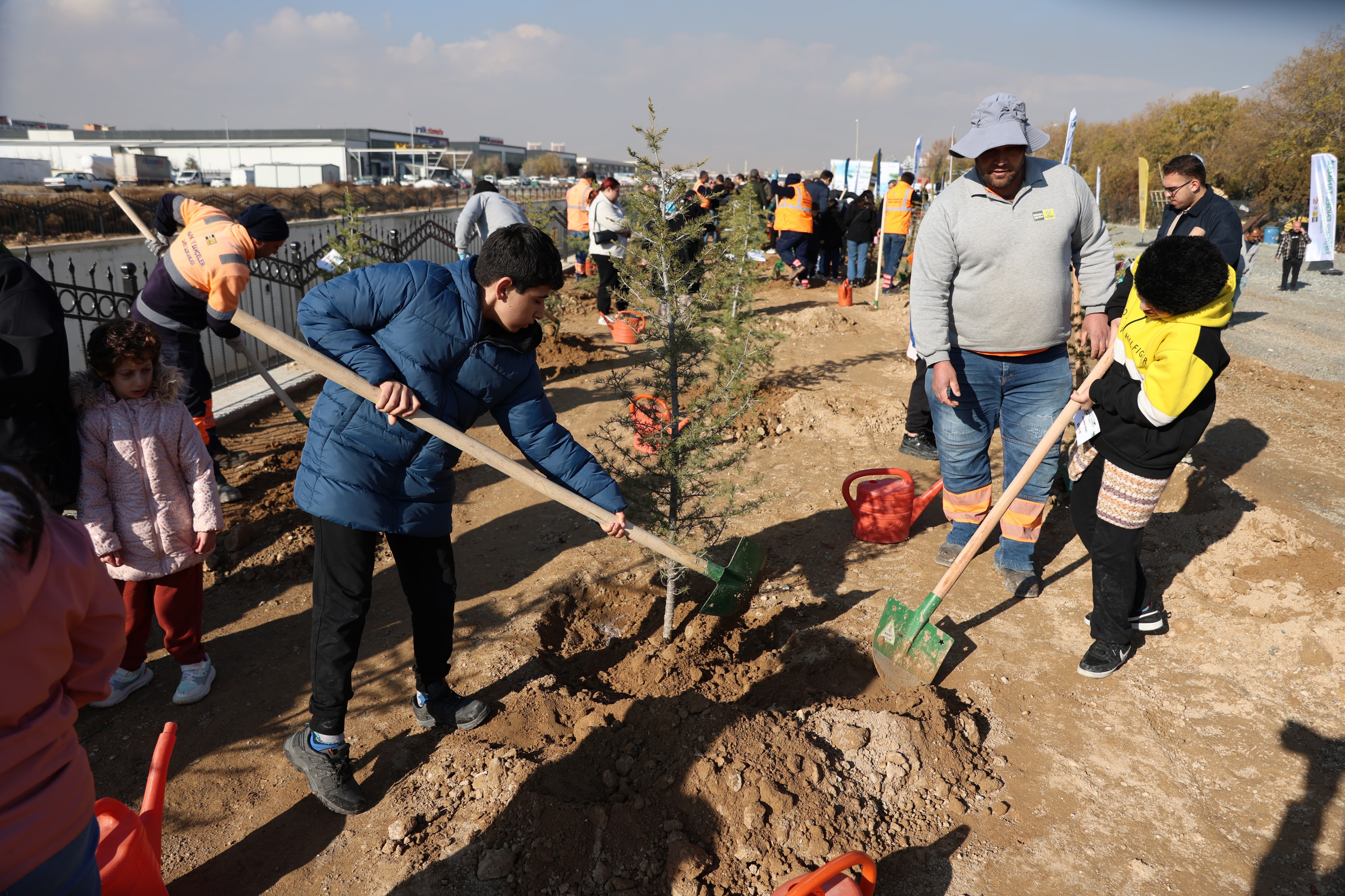 KONYA BÜYÜKŞEHİR ÖZEL ÖĞRENCİLER FİDAN DİKİM ETKİNLİĞİ DÜZENLEDİ