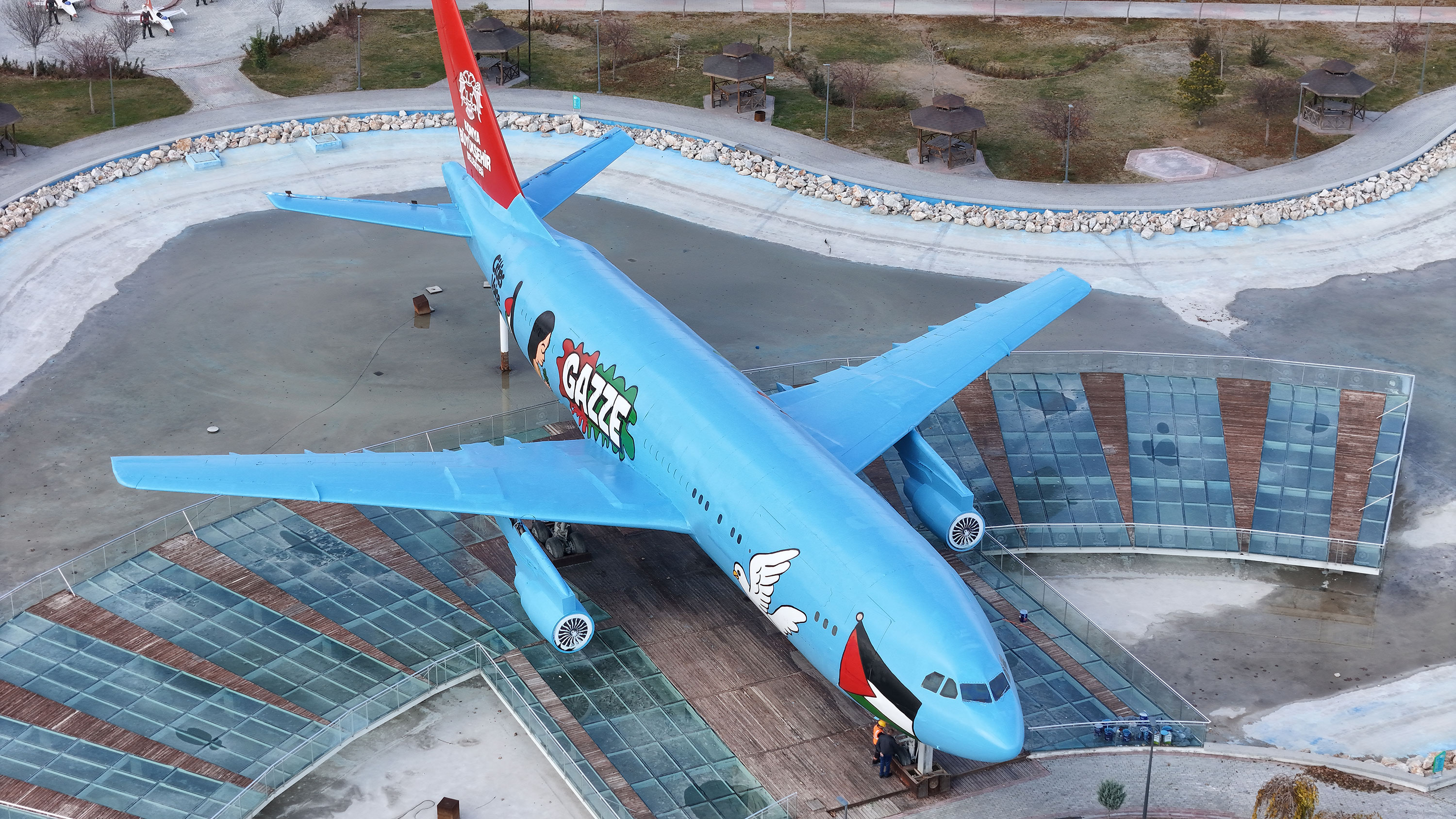 KONYA BÜYÜKŞEHİR, ŞEHRE GELENLERİ “GAZZE” MESAJIYLA KARŞILIYOR