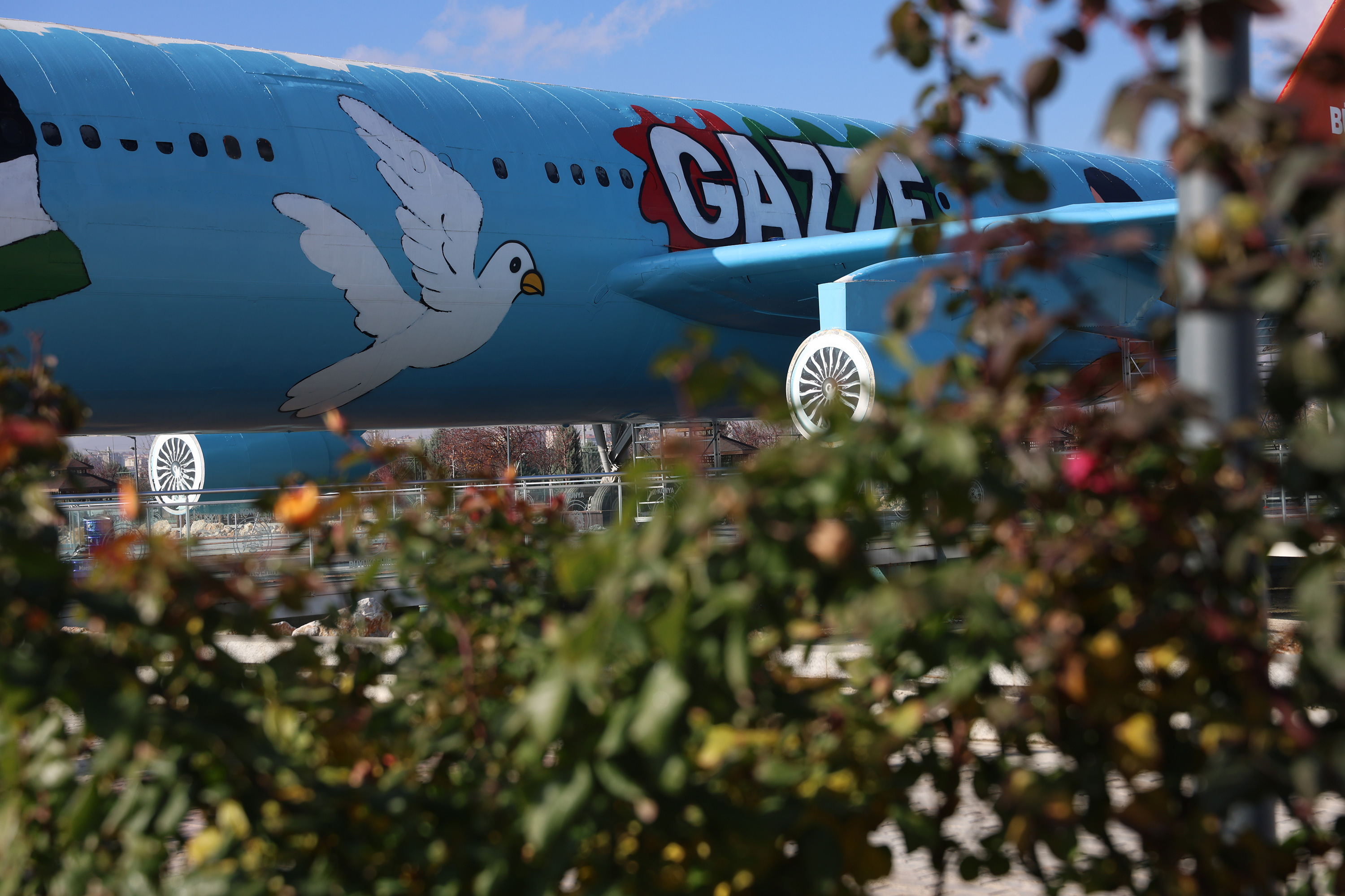 KONYA BÜYÜKŞEHİR, ŞEHRE GELENLERİ “GAZZE” MESAJIYLA KARŞILIYOR