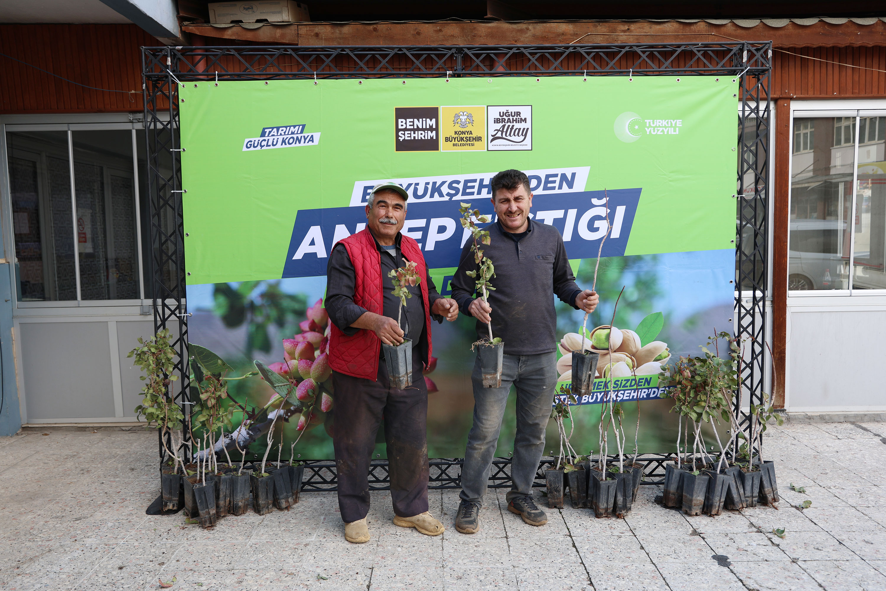 BAŞKAN ALTAY: “MİKRO KLİMA ETKİSİNE SAHİP BÖLGELERİMİZDE KURAKLIĞA DAYANIKLI YAPISIYLA ANTEP FISTIĞINI YAYGINLAŞTIRIYORUZ”