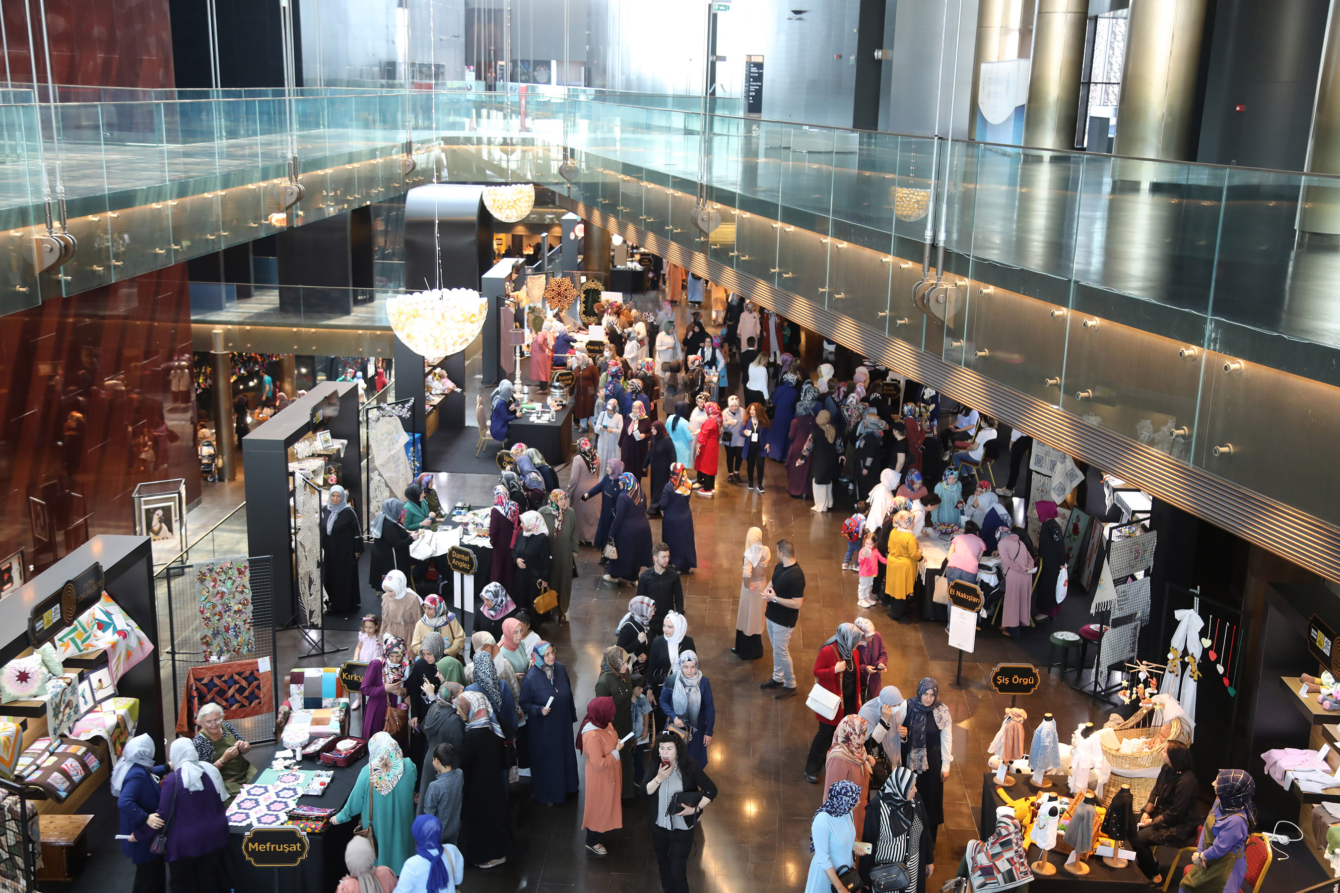 BAŞKAN ALTAY 17. ALTIN DOKUNUŞLAR SERGİSİNE TÜM SANATSEVERLERİ DAVET ETTİ