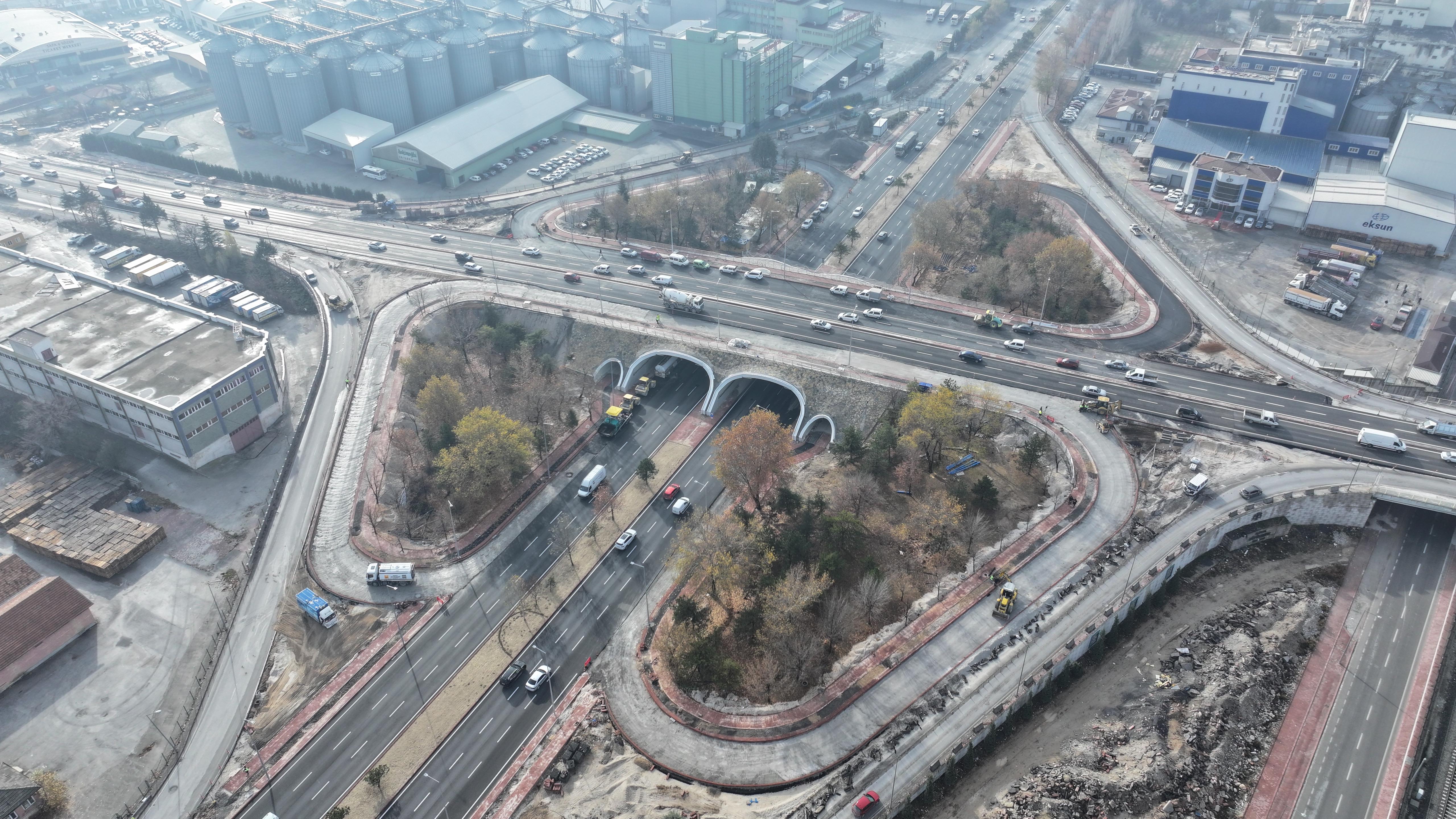 BAŞKAN ALTAY: “MARANGOZLAR KÖPRÜSÜ’NÜN ÜST KISMINDA İKİ ŞERİDİ HİZMETE AÇTIK, 3. ŞERİT İLE KATILMA VE AYRILMA ŞERİTLERİ YAKIN ZAMANDA TAMAMLANACAK”