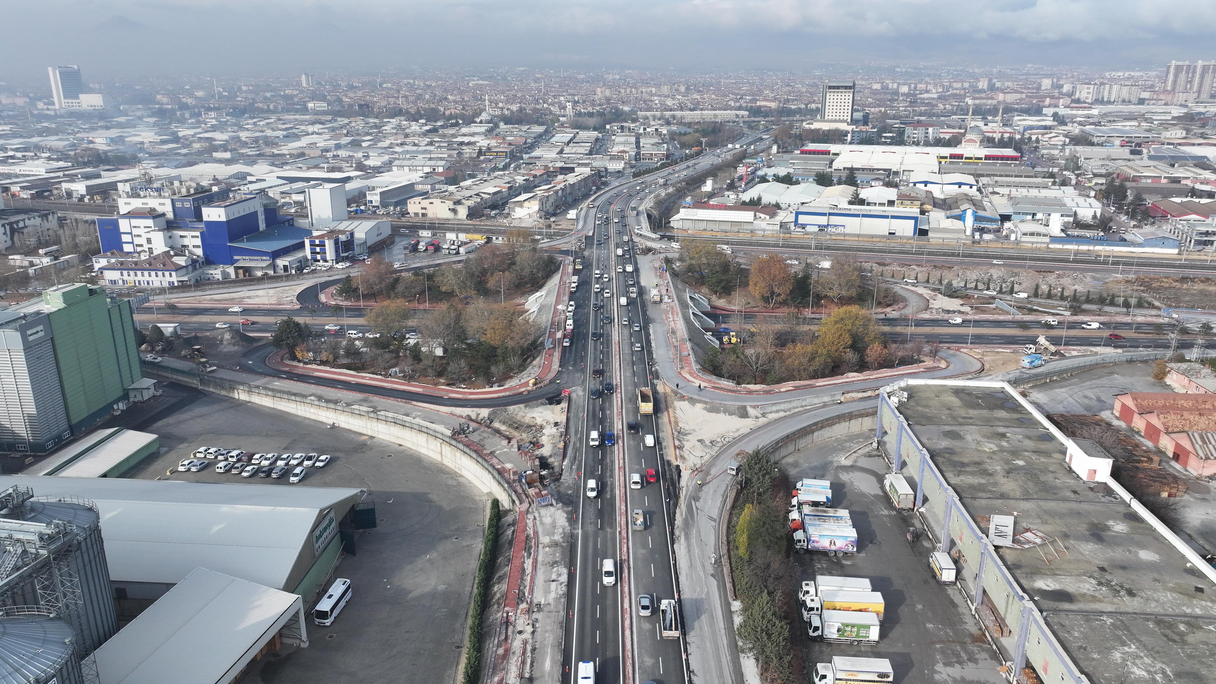 BAŞKAN ALTAY: “MARANGOZLAR KÖPRÜSÜ’NÜN ÜST KISMINDA İKİ ŞERİDİ HİZMETE AÇTIK, 3. ŞERİT İLE KATILMA VE AYRILMA ŞERİTLERİ YAKIN ZAMANDA TAMAMLANACAK”