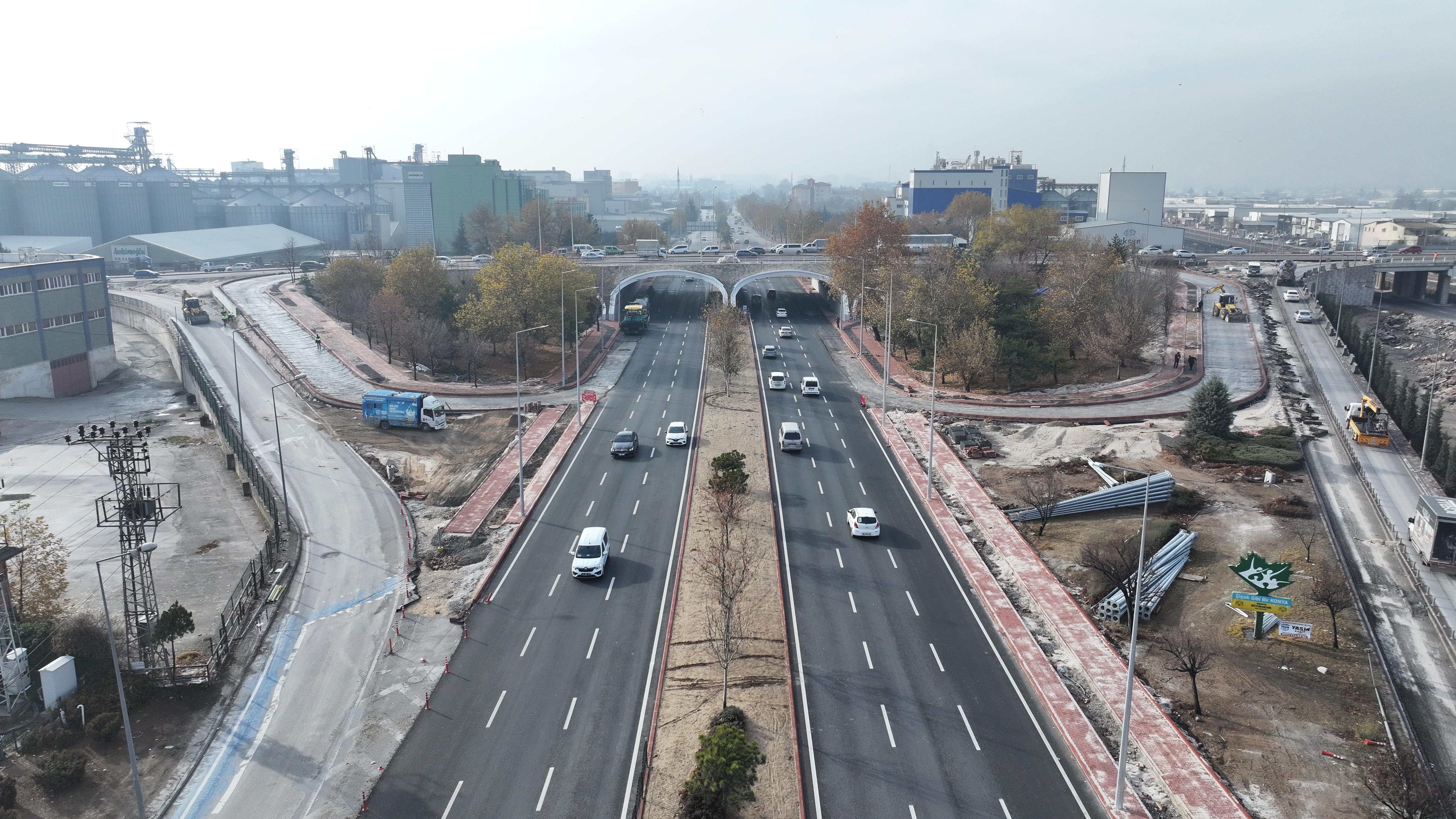 BAŞKAN ALTAY: “MARANGOZLAR KÖPRÜSÜ’NÜN ÜST KISMINDA İKİ ŞERİDİ HİZMETE AÇTIK, 3. ŞERİT İLE KATILMA VE AYRILMA ŞERİTLERİ YAKIN ZAMANDA TAMAMLANACAK”