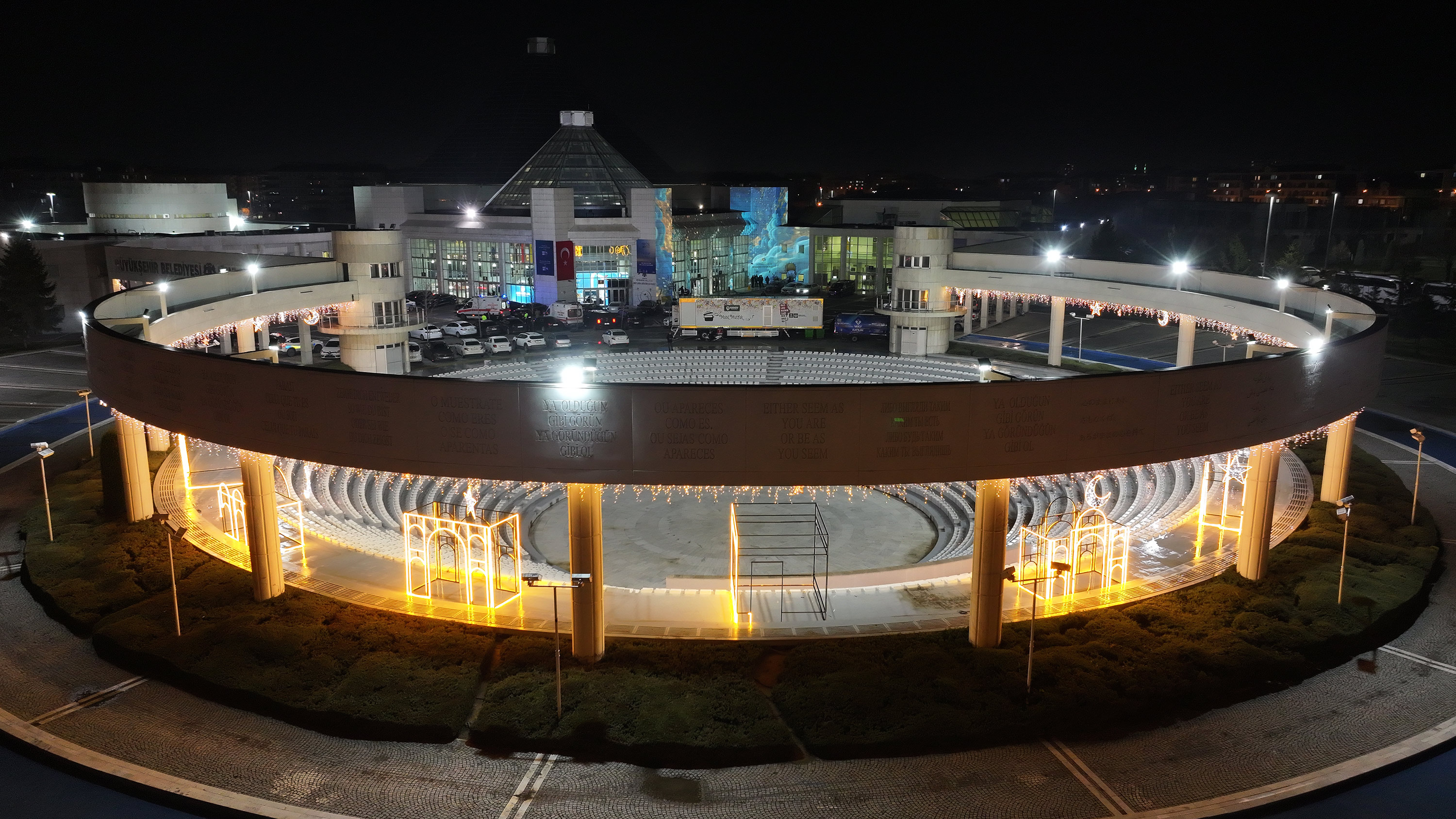 KONYA BÜYÜKŞEHİR’İN ŞEB-İ ARUS HAFTASINA ÖZEL AYDINLATMALARI ŞEHRİ RENKLENDİRDİ