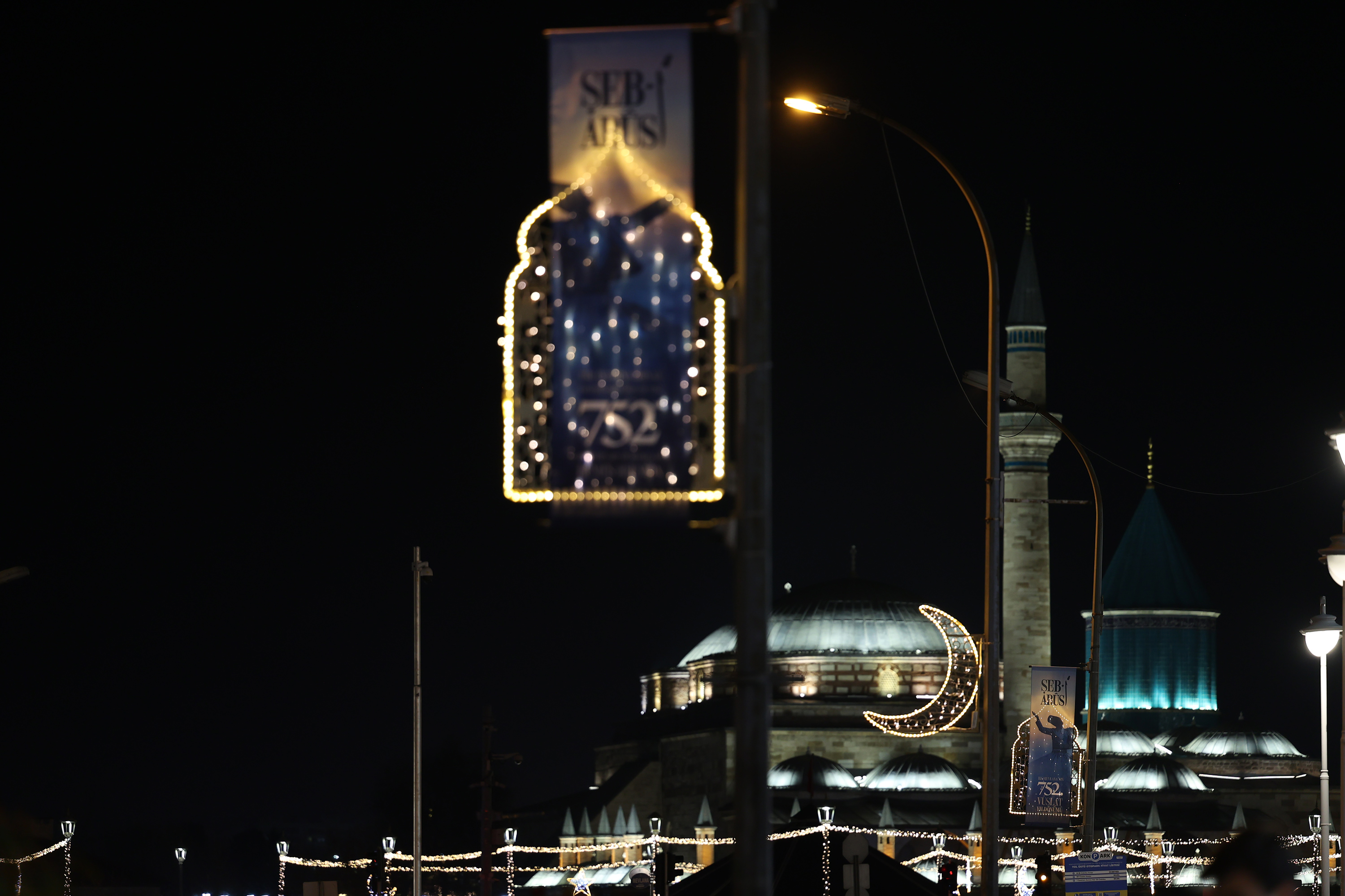 KONYA BÜYÜKŞEHİR’İN ŞEB-İ ARUS HAFTASINA ÖZEL AYDINLATMALARI ŞEHRİ RENKLENDİRDİ