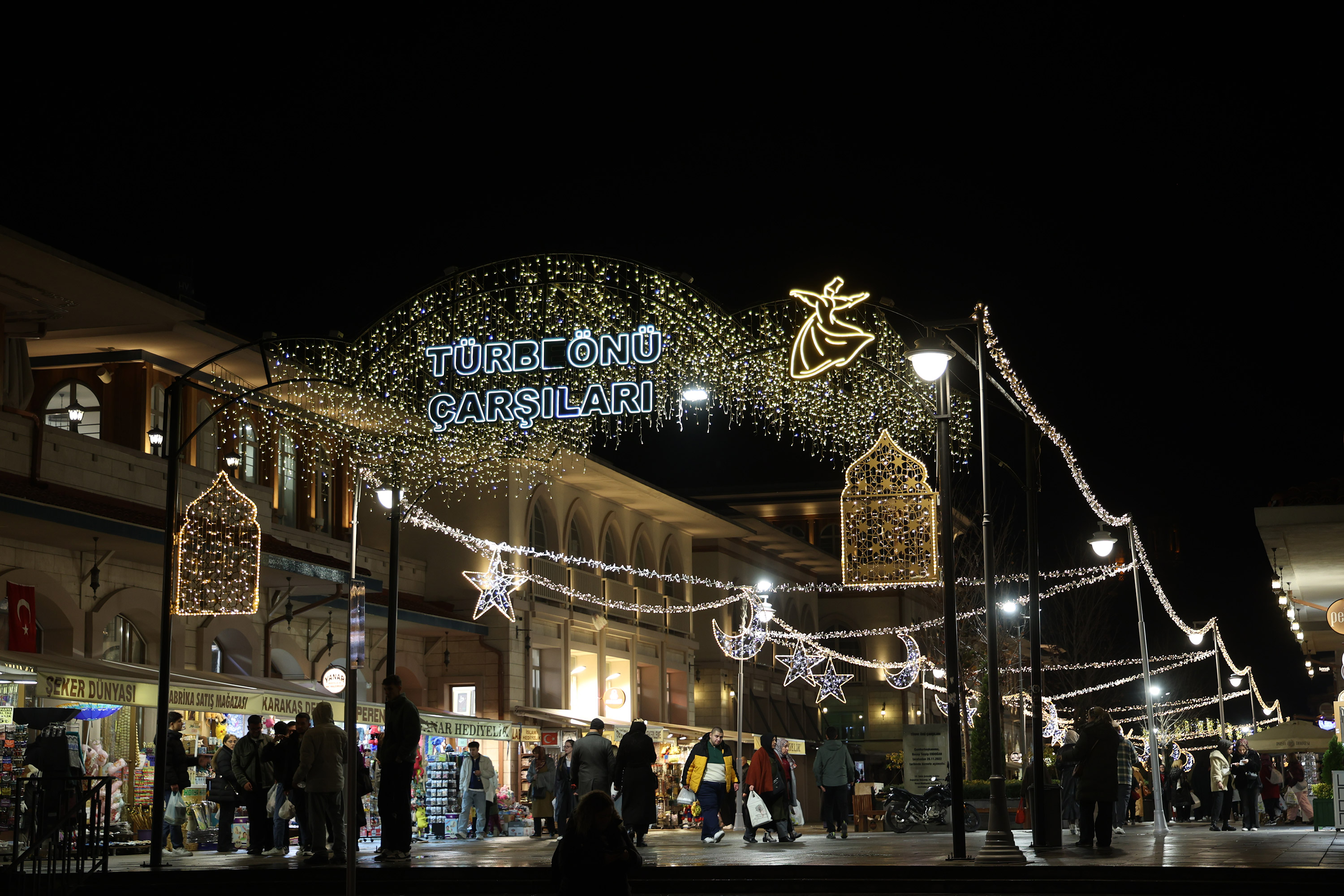 KONYA BÜYÜKŞEHİR’İN ŞEB-İ ARUS HAFTASINA ÖZEL AYDINLATMALARI ŞEHRİ RENKLENDİRDİ