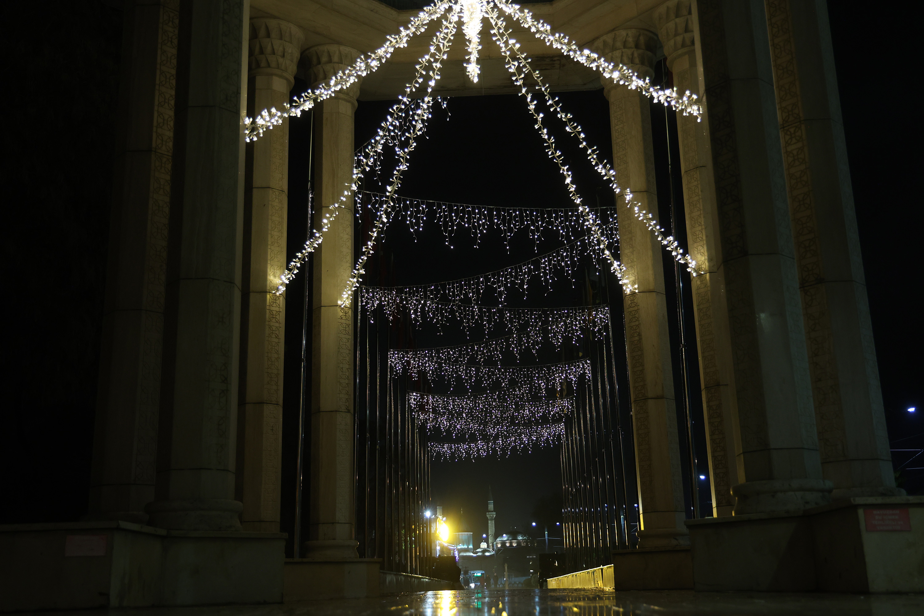 KONYA BÜYÜKŞEHİR’İN ŞEB-İ ARUS HAFTASINA ÖZEL AYDINLATMALARI ŞEHRİ RENKLENDİRDİ