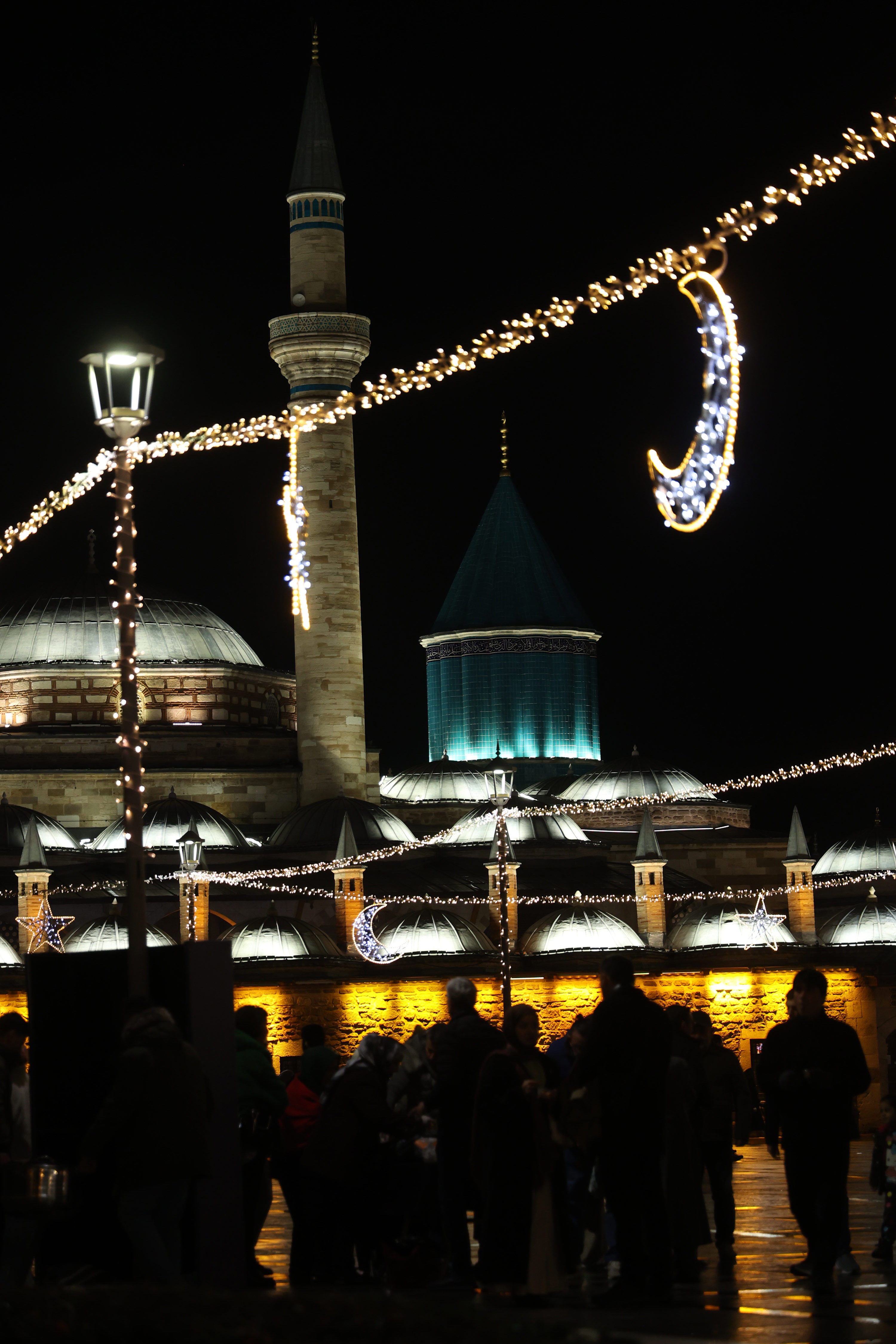 KONYA BÜYÜKŞEHİR’İN ŞEB-İ ARUS HAFTASINA ÖZEL AYDINLATMALARI ŞEHRİ RENKLENDİRDİ