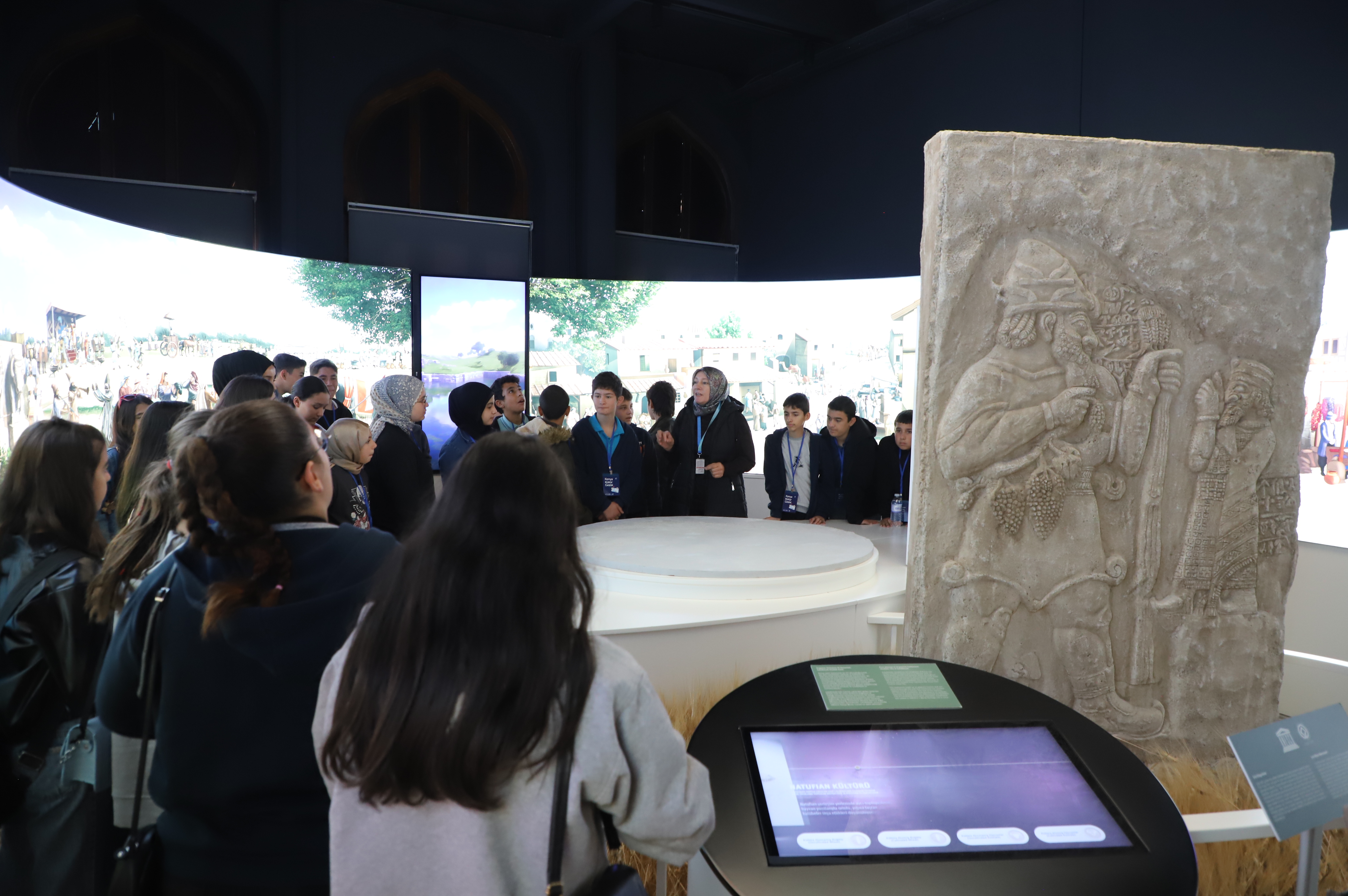 İLÇELERDEKİ 7. SINIF ÖĞRENCİLERİ KONYA’NIN KÜLTÜREL MİRASINI YAKINDAN TANIYOR