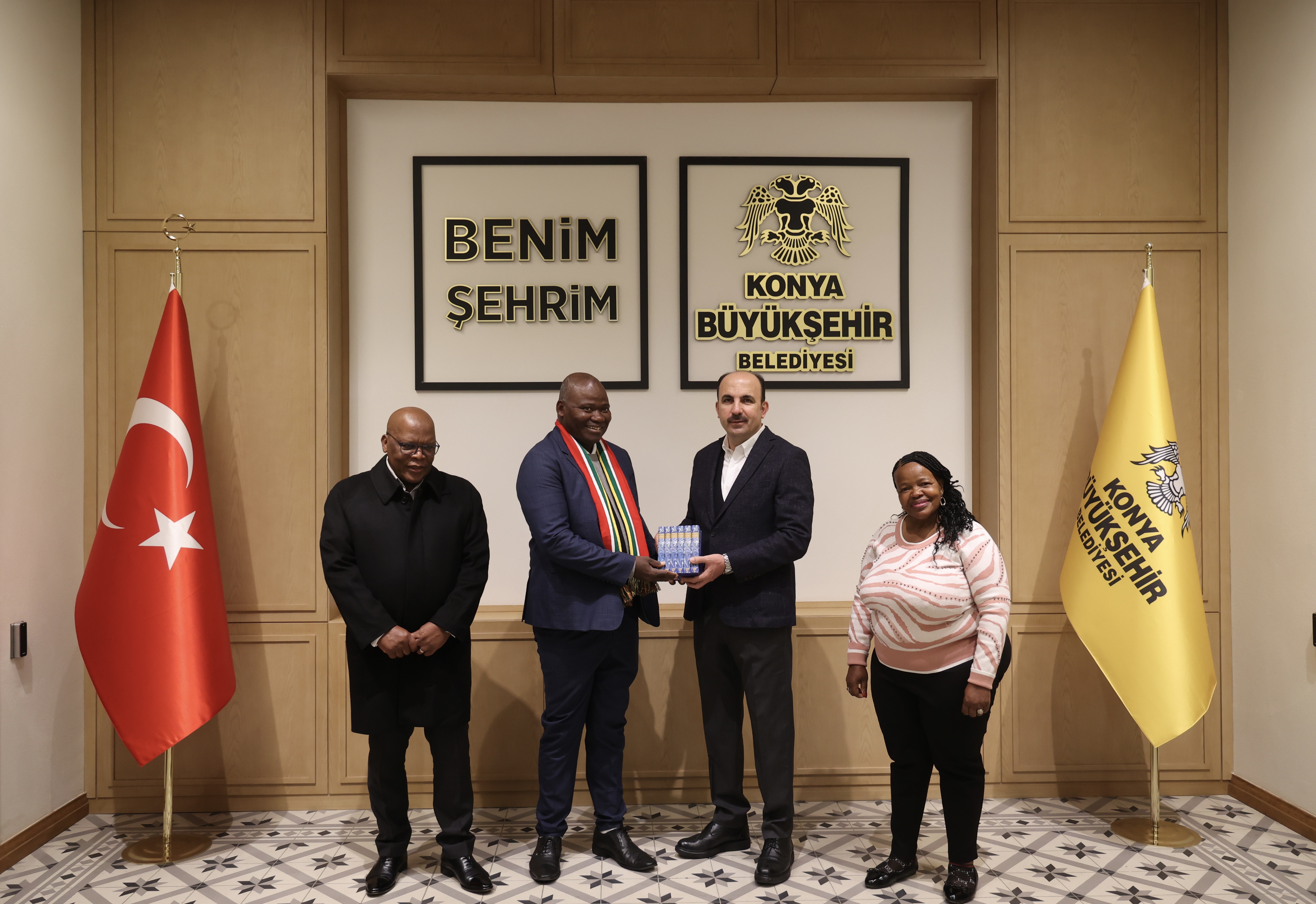 GÜNEY AFRİKA YEREL YÖNETİMLER BİRLİĞİ BAŞKANI STOFİLE, BAŞKAN ALTAY’I ZİYARET ETTİ