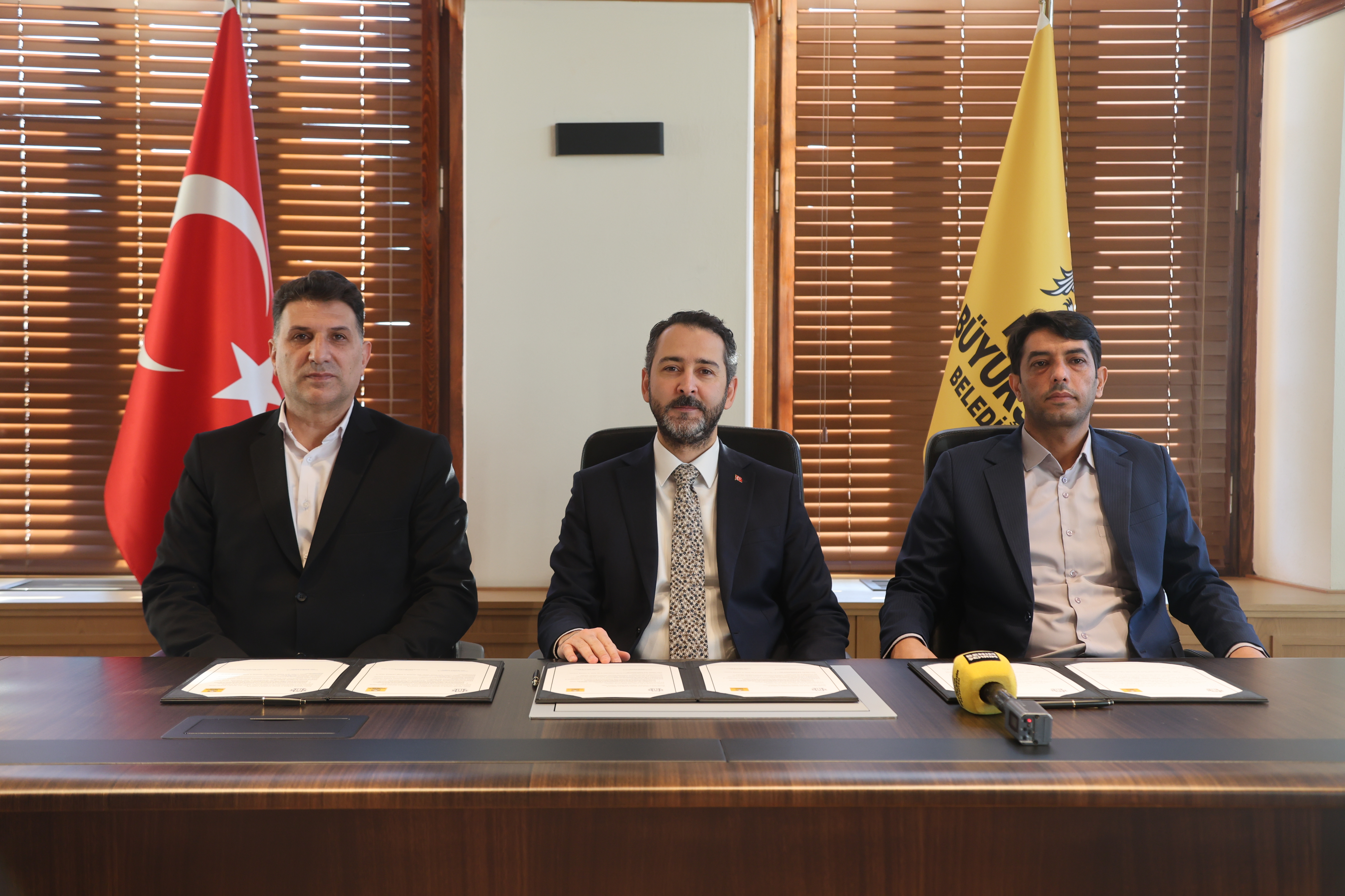 KONYA BÜYÜKŞEHİR İLE İRAN’IN HOY BELEDİYESİ KARDEŞ ŞEHİR OLDU