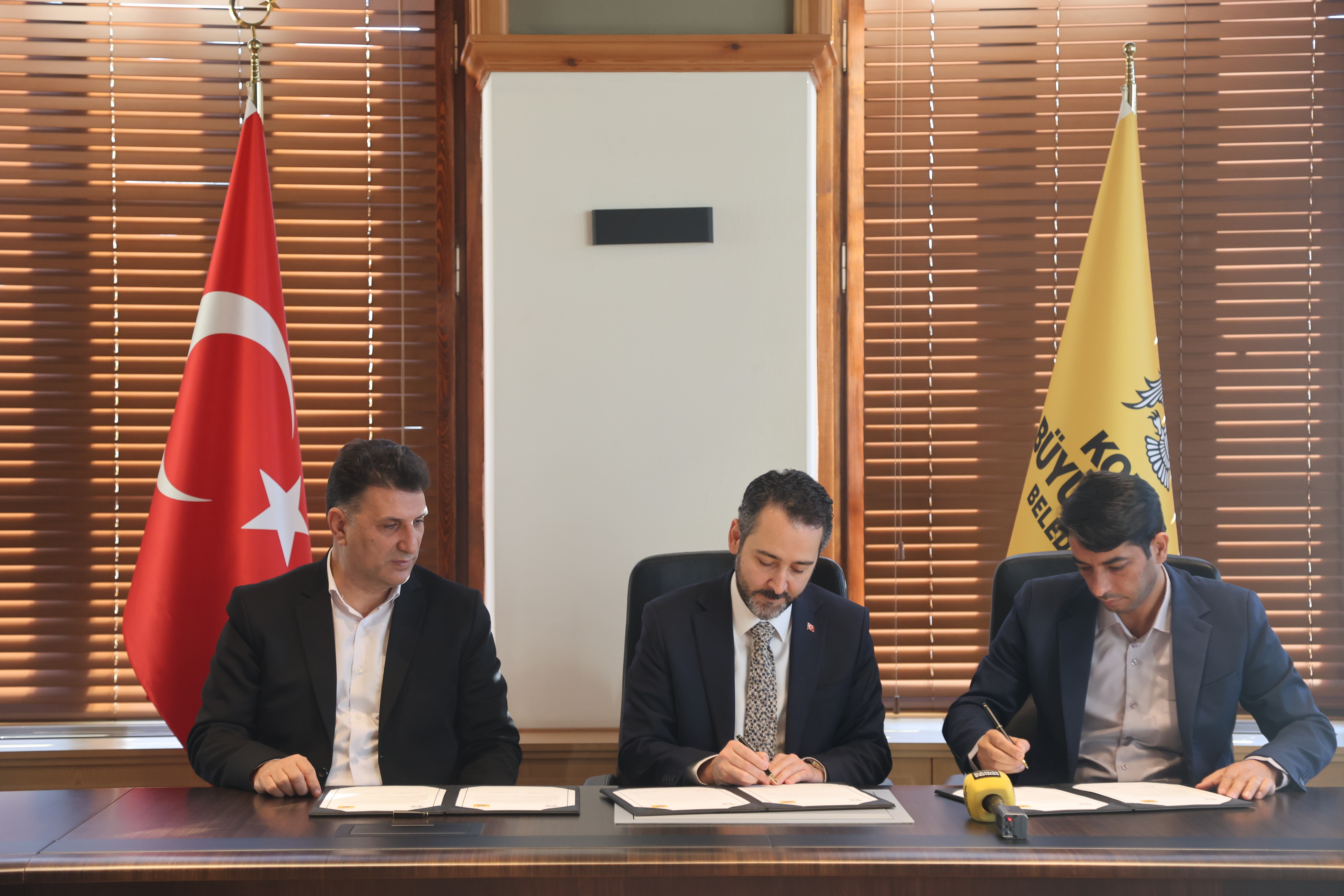 KONYA BÜYÜKŞEHİR İLE İRAN’IN HOY BELEDİYESİ KARDEŞ ŞEHİR OLDU