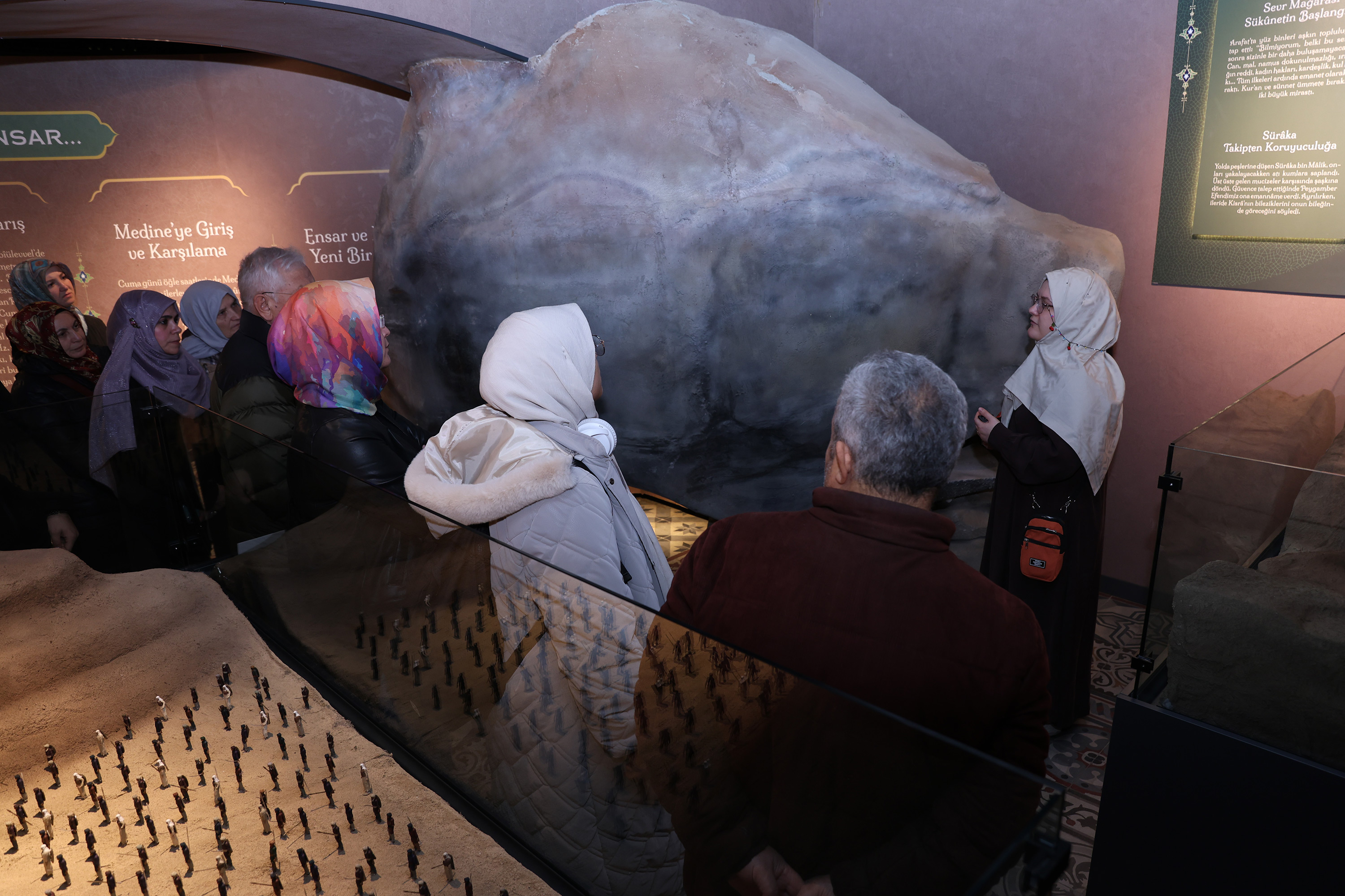 BAŞKAN ALTAY TÜRKİYE’DE İLK OLAN SİYER SERGİSİ’NE TÜM PEYGAMBER AŞIKLARINI DAVET ETTİ