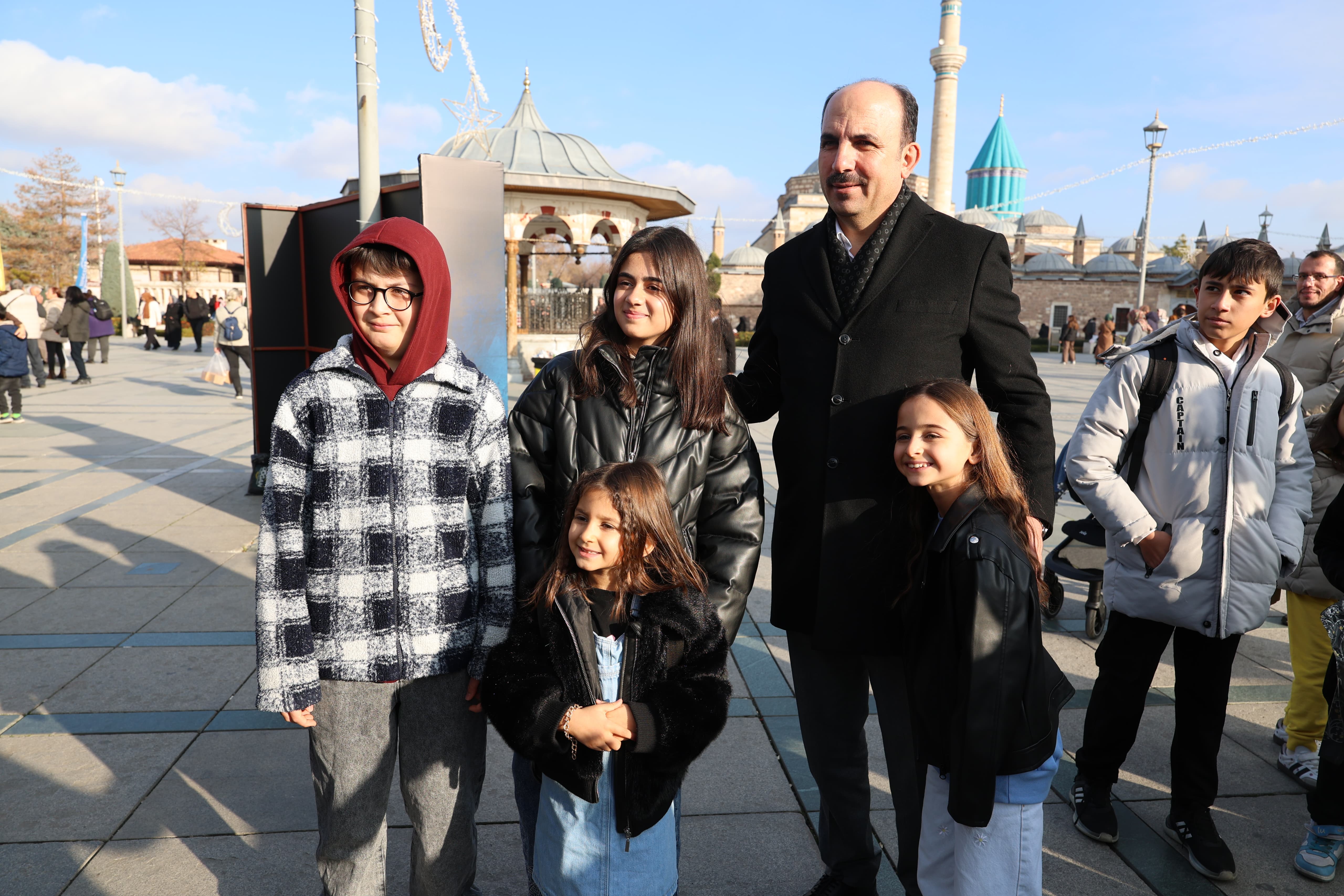 BAŞKAN ALTAY, ŞEB-İ ARUS ETKİNLİKLERİ İÇİN KONYA’YA GELEN MİSAFİRLERLE VE ESNAFLA BULUŞTU