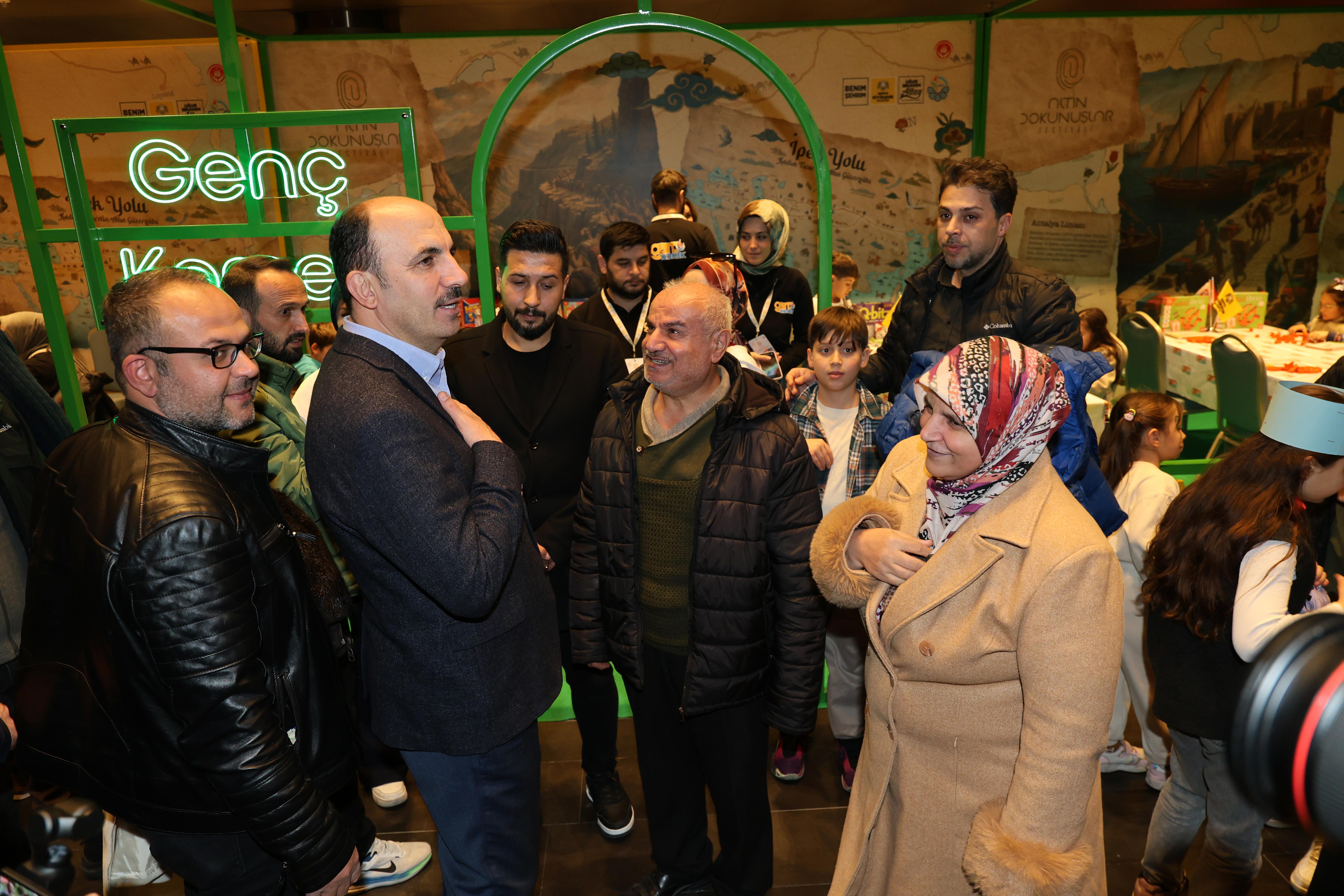 BAŞKAN ALTAY 17. ALTIN DOKUNUŞLAR FESTİVALİ’NDE ZİYARETÇİLERLE VE ÇOCUKLARLA BULUŞTU