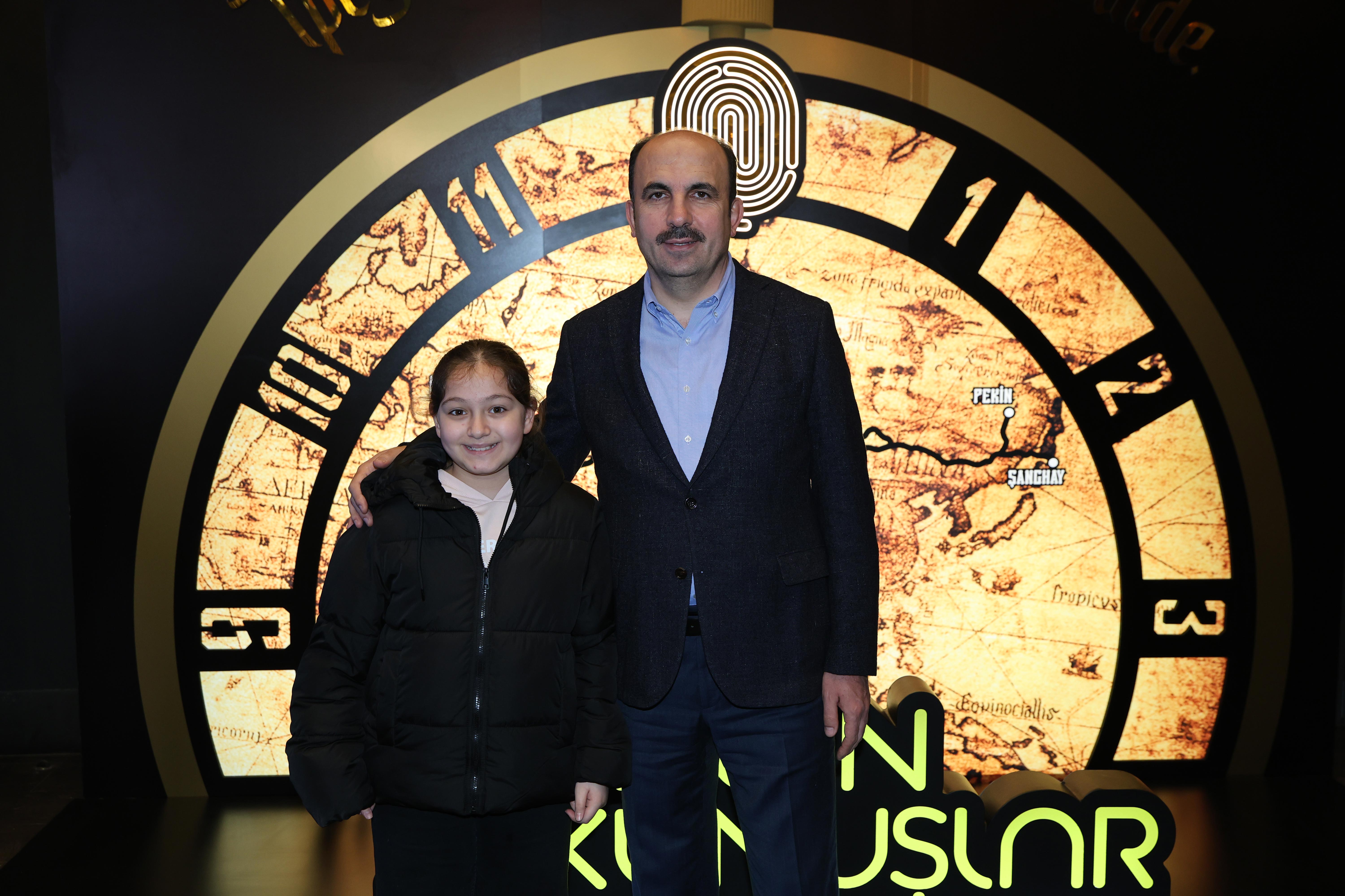 BAŞKAN ALTAY 17. ALTIN DOKUNUŞLAR FESTİVALİ’NDE ZİYARETÇİLERLE VE ÇOCUKLARLA BULUŞTU