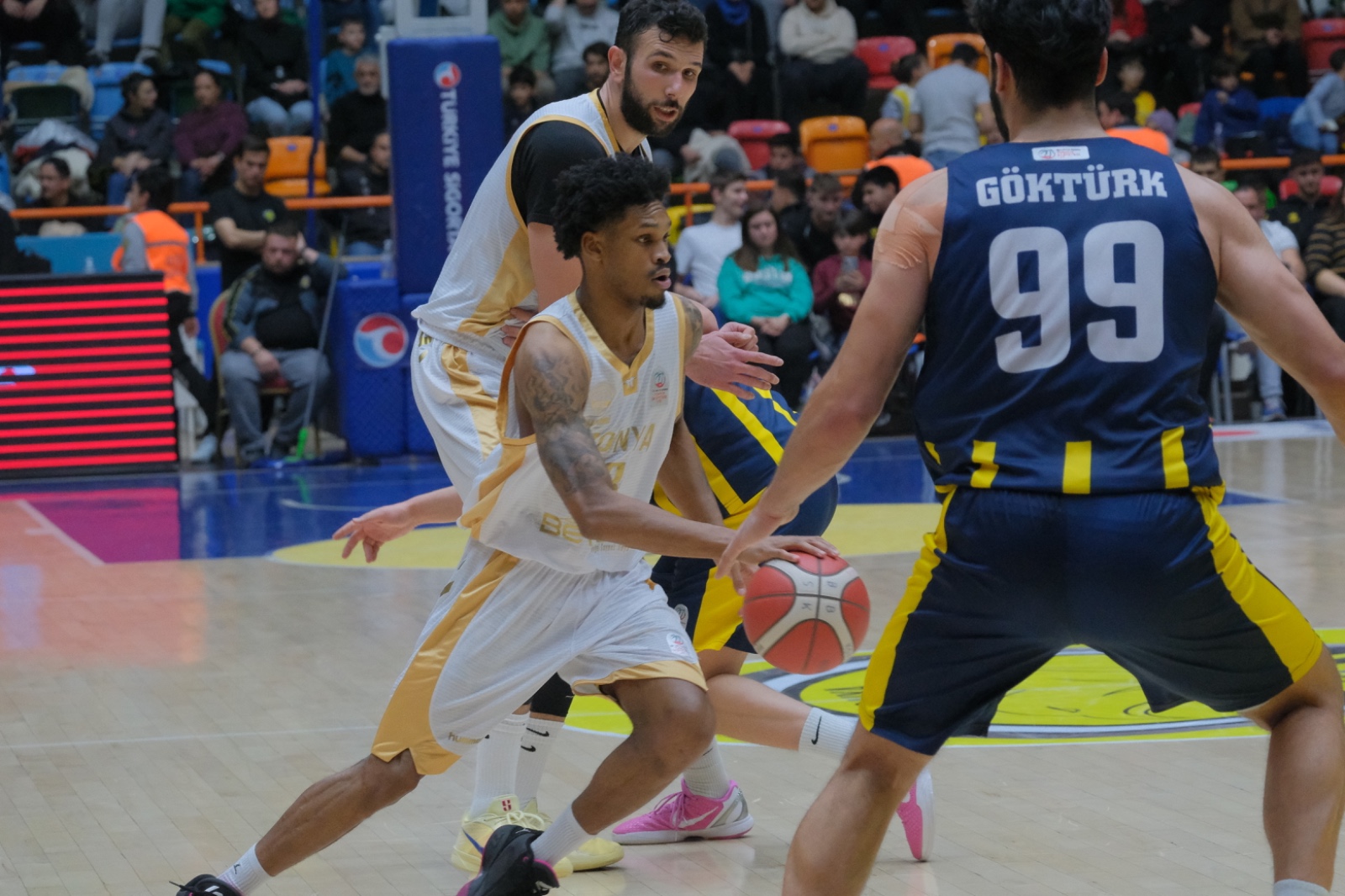 BÜYÜKŞEHİR'DEN MKE ANKARAGÜCÜ KARŞISINDA NET GALİBİYET