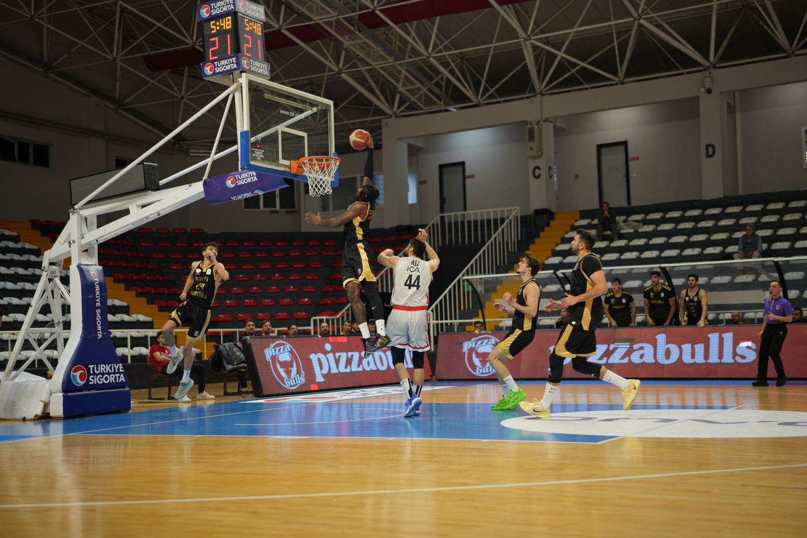 BÜYÜKŞEHİR İSTANBUL’DAN KAYIPSIZ DÖNDÜ