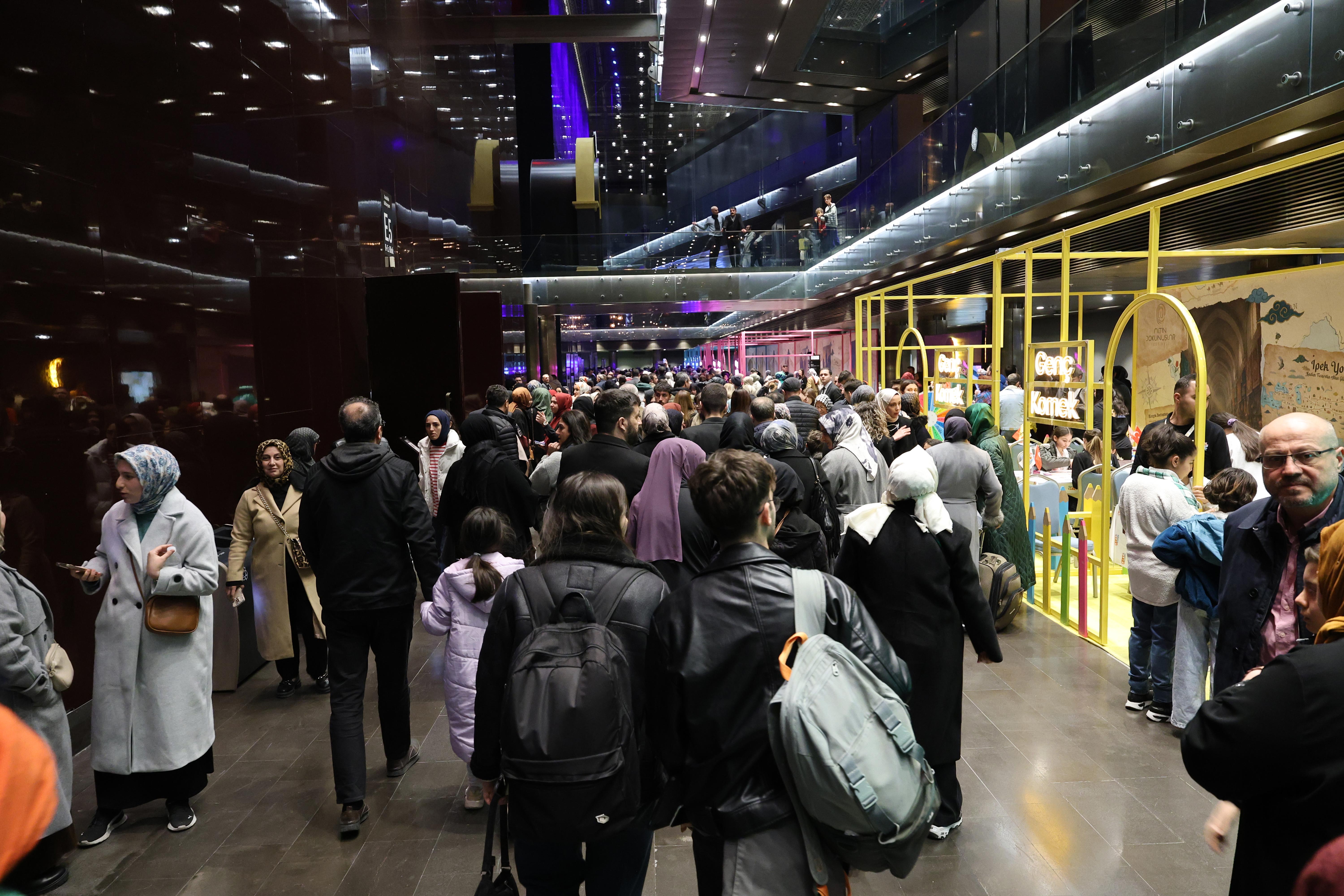 BAŞKAN ALTAY 17. ALTIN DOKUNUŞLAR FESTİVALİ’NE KATILAN HERKESE TEŞEKKÜR ETTİ