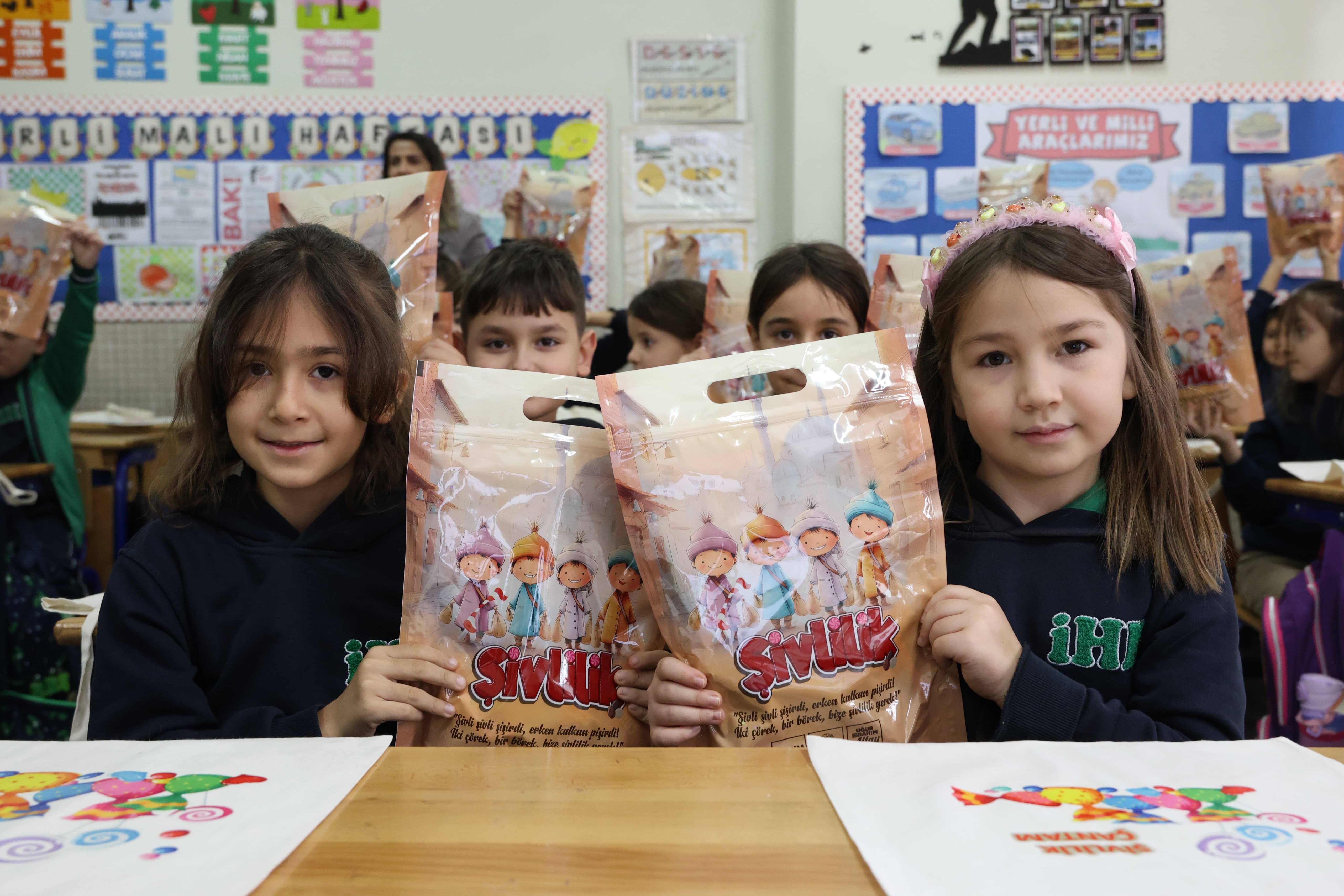 BAŞKAN ALTAY 31 İLÇEDEKİ 220 BİN ÇOCUĞA ŞİVLİLİK MUTLULUĞU YAŞATTI