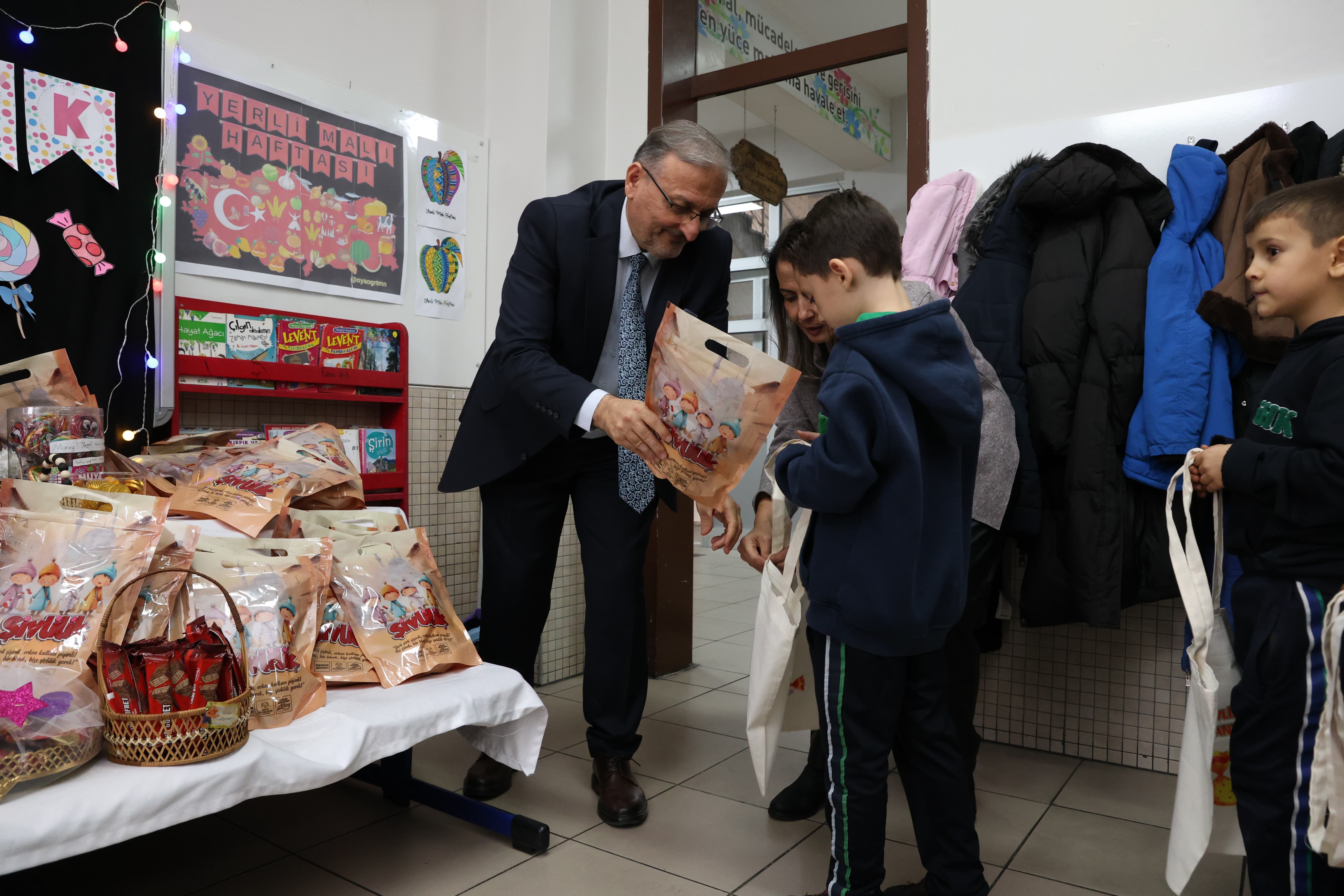 BAŞKAN ALTAY 31 İLÇEDEKİ 220 BİN ÇOCUĞA ŞİVLİLİK MUTLULUĞU YAŞATTI