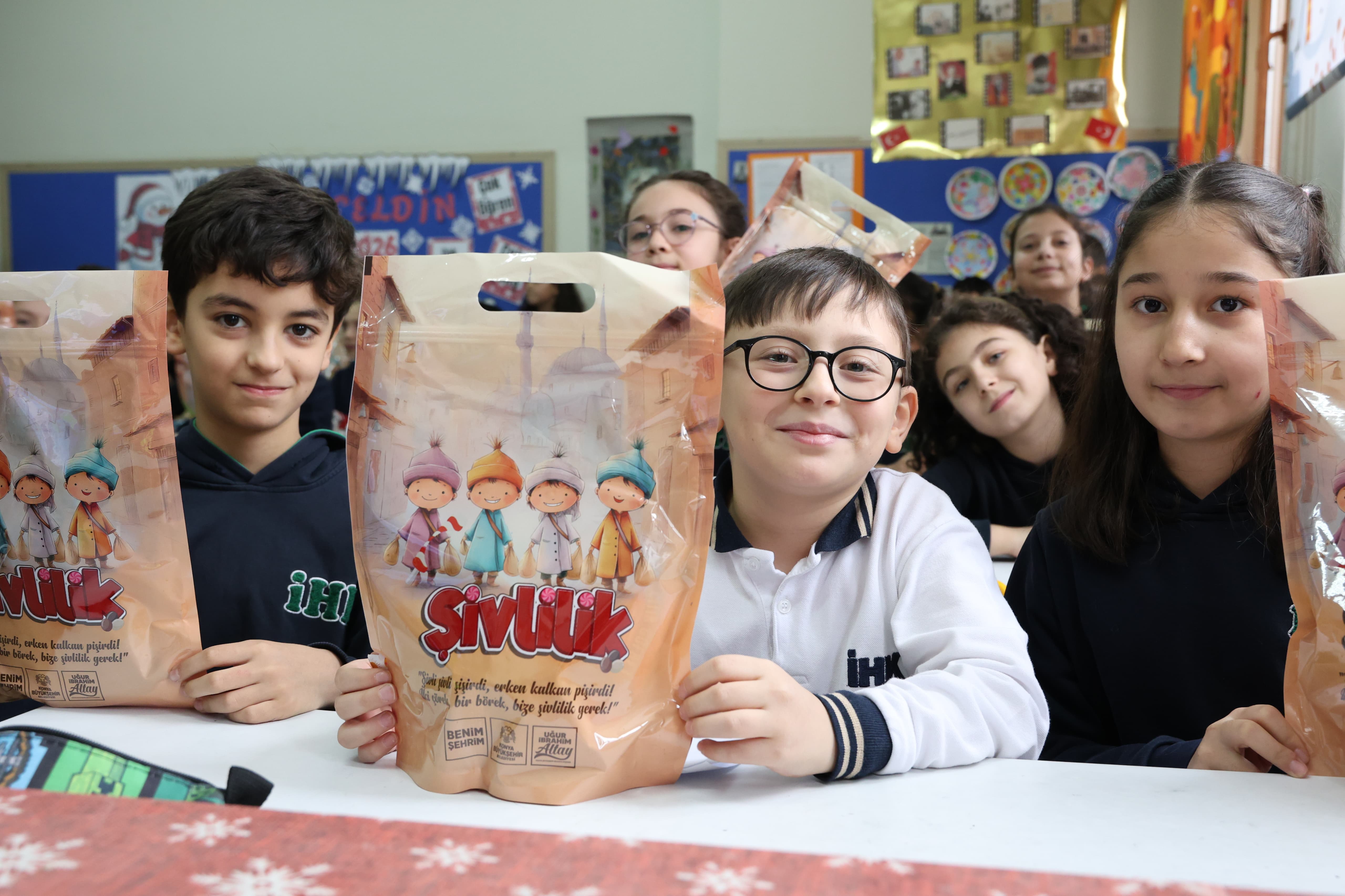 BAŞKAN ALTAY 31 İLÇEDEKİ 220 BİN ÇOCUĞA ŞİVLİLİK MUTLULUĞU YAŞATTI