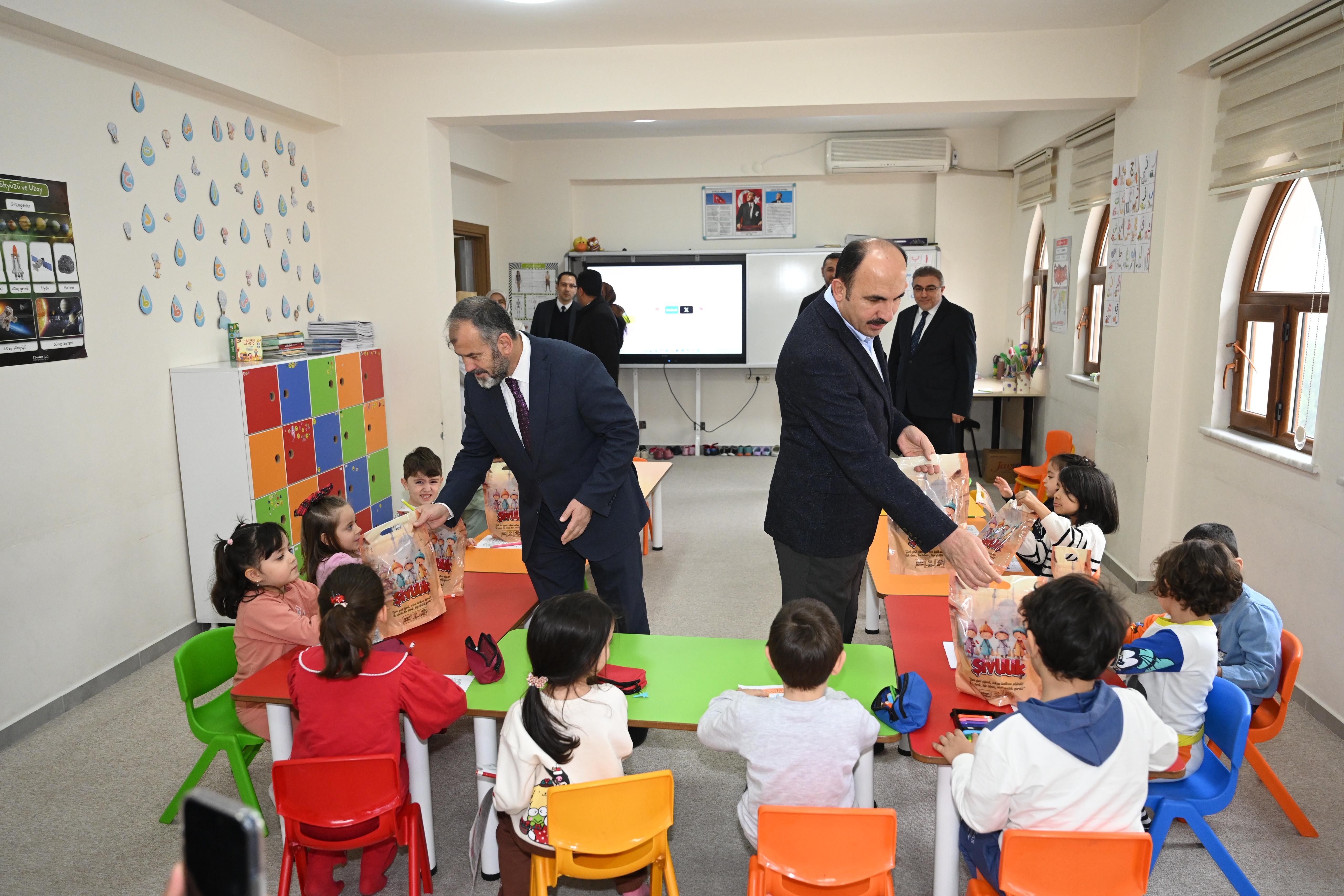 BAŞKAN ALTAY ÇOCUKLARIN “ŞİVLİLİK” COŞKUSUNA EŞLİK ETTİ