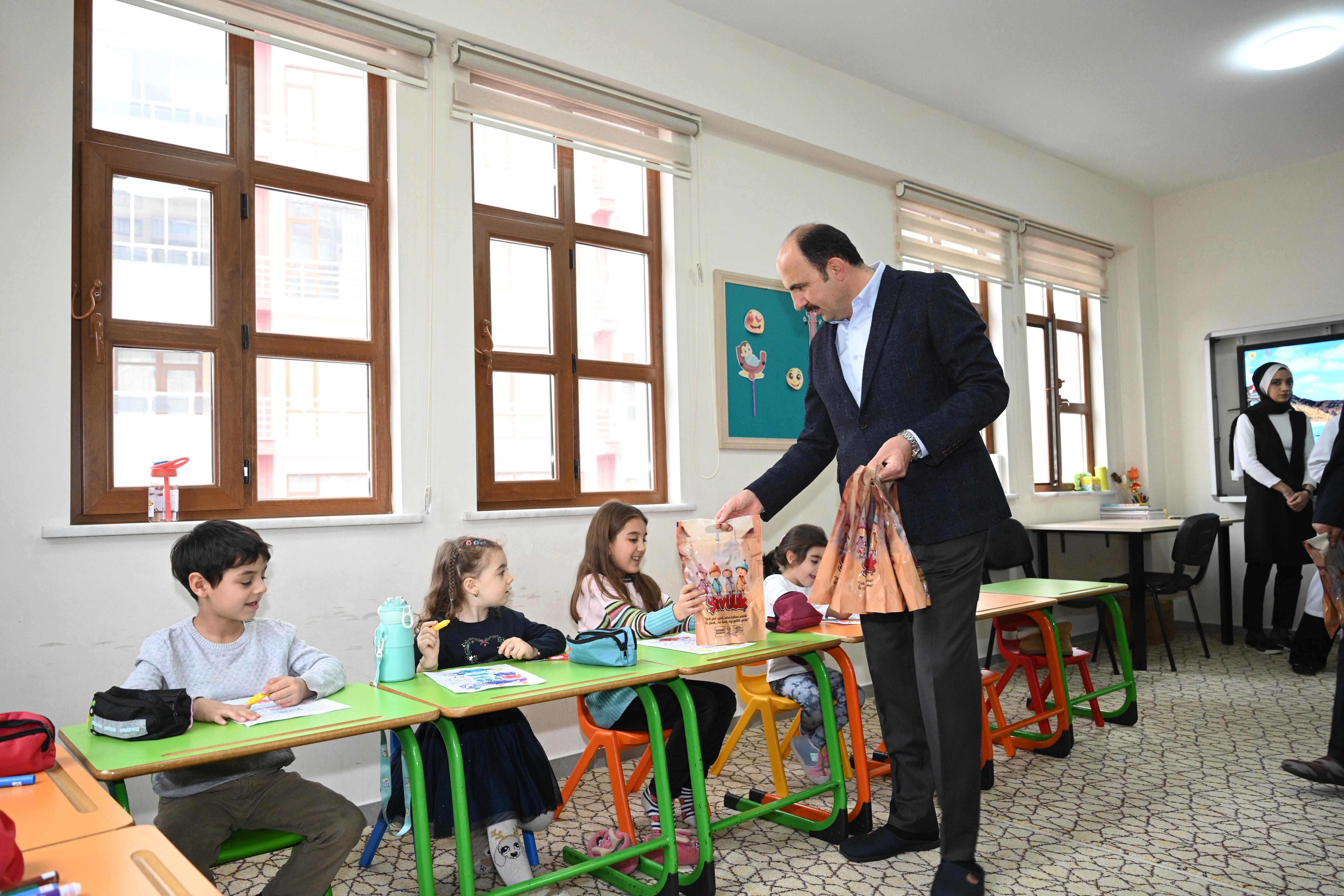 BAŞKAN ALTAY ÇOCUKLARIN “ŞİVLİLİK” COŞKUSUNA EŞLİK ETTİ